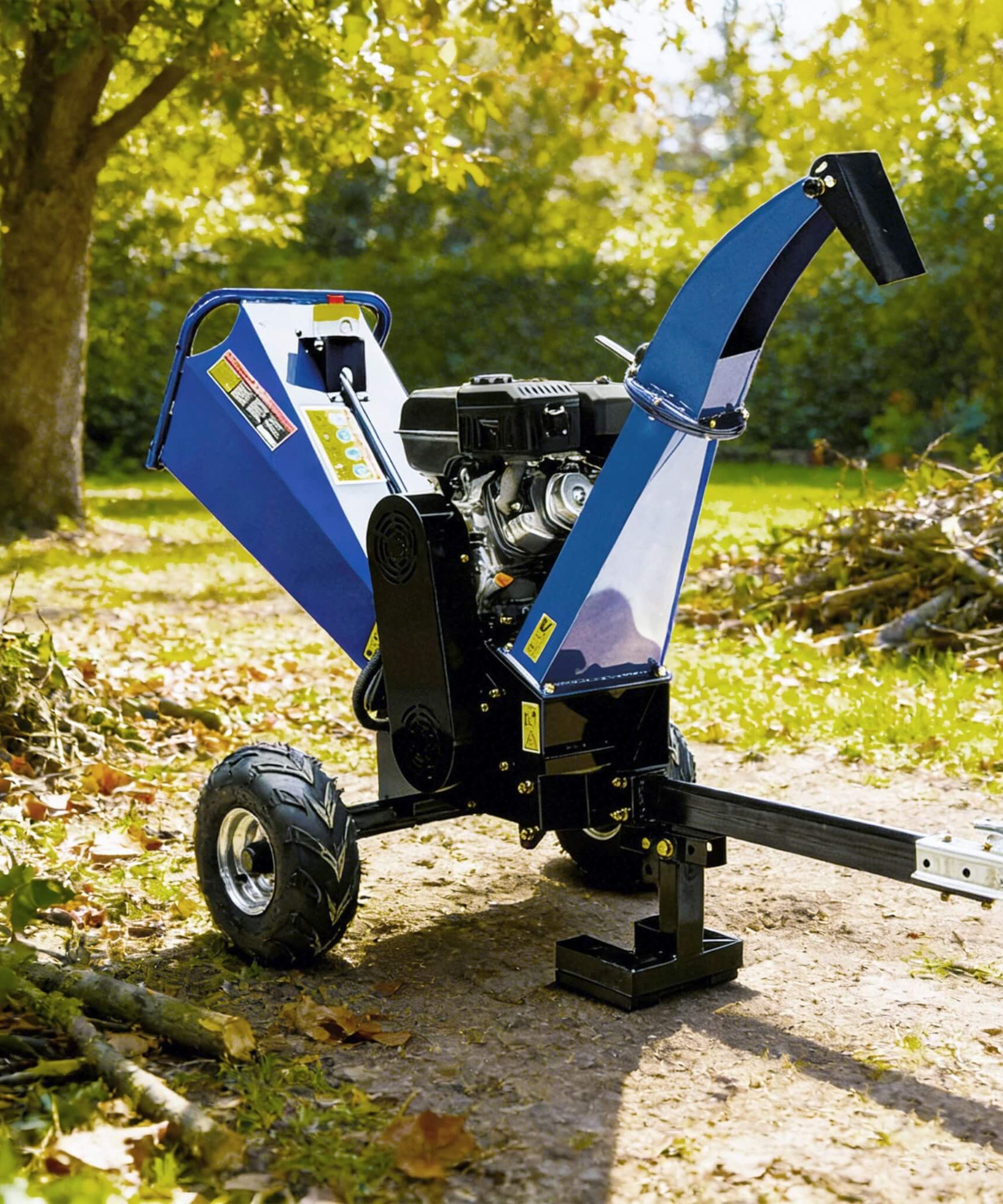 Heavy-Duty 5-Inch 15HP 420CC Gas Drum Wood Chipper Shredder With Electric Start And Tow Hitch (SAK48652)