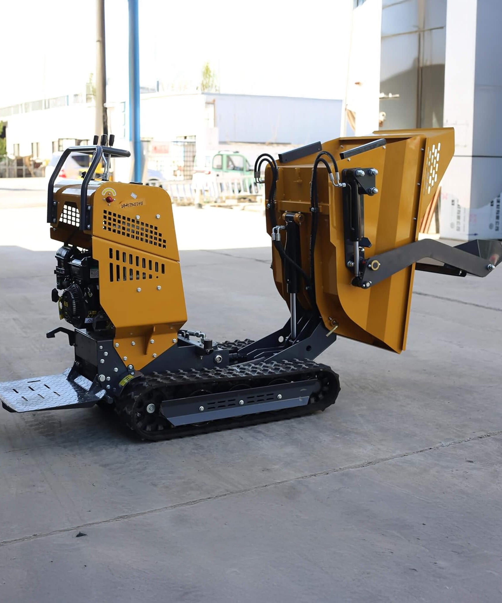 Heavy-Duty 6.5HP 1100LBS Tracked Hydraulic Dumper With Shovel (SAK62780)