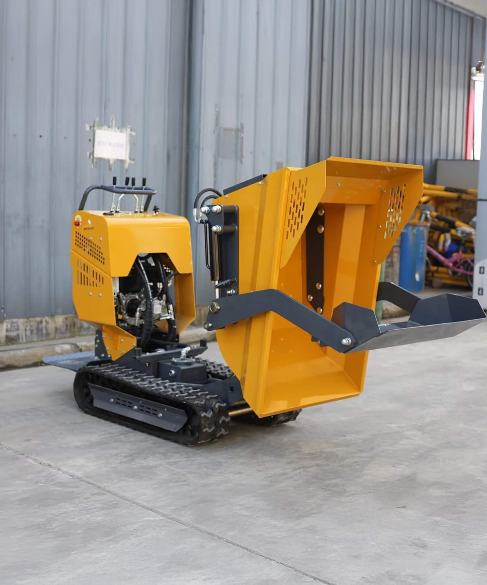 Heavy-Duty 6.5HP 1100LBS Tracked Hydraulic Dumper With Shovel (SAK62780)