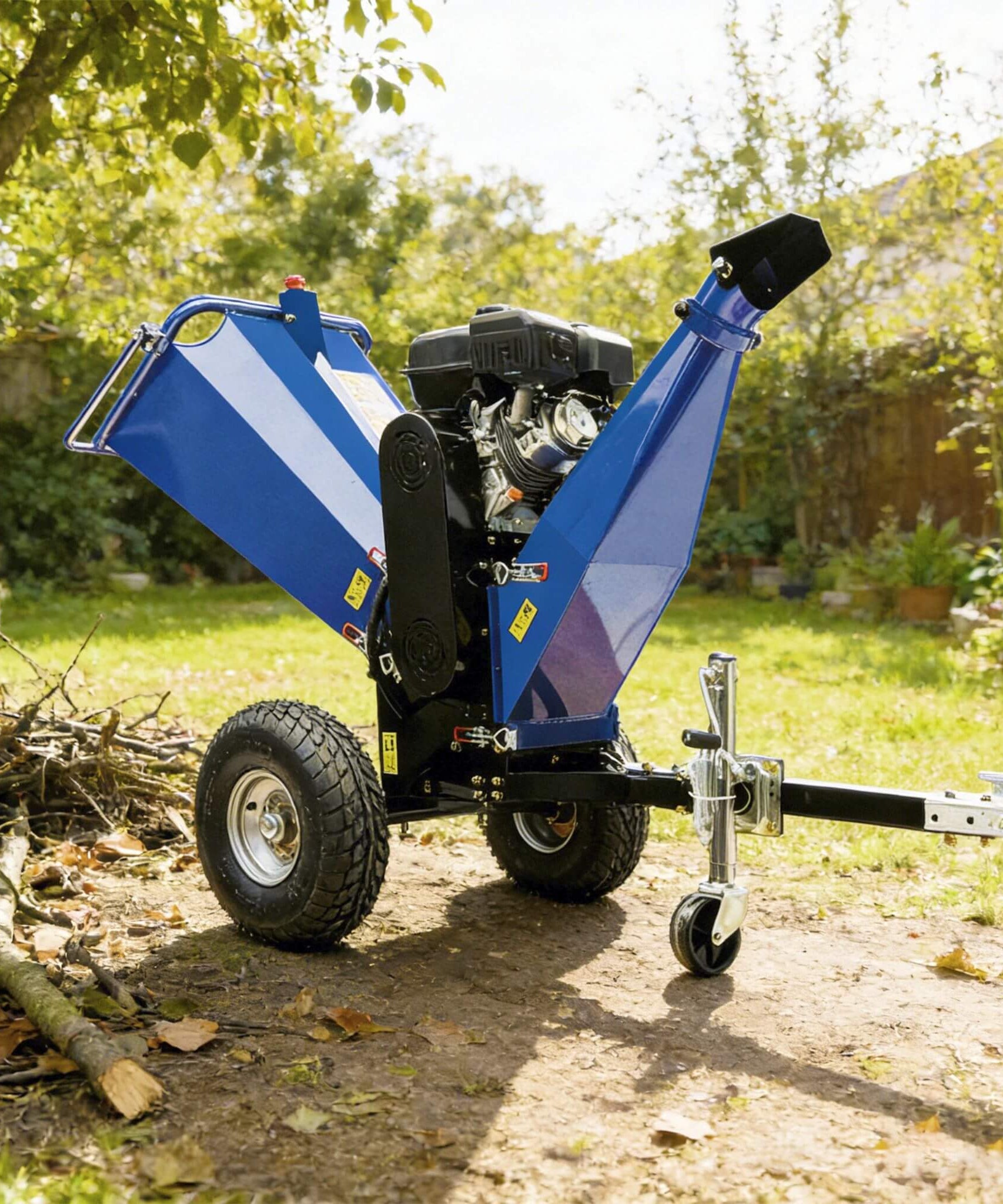 Heavy-Duty 6-Inch 15HP 420CC Towable Gas Drum Wood Chipper Shredder With Electric Start (SAK50896)
