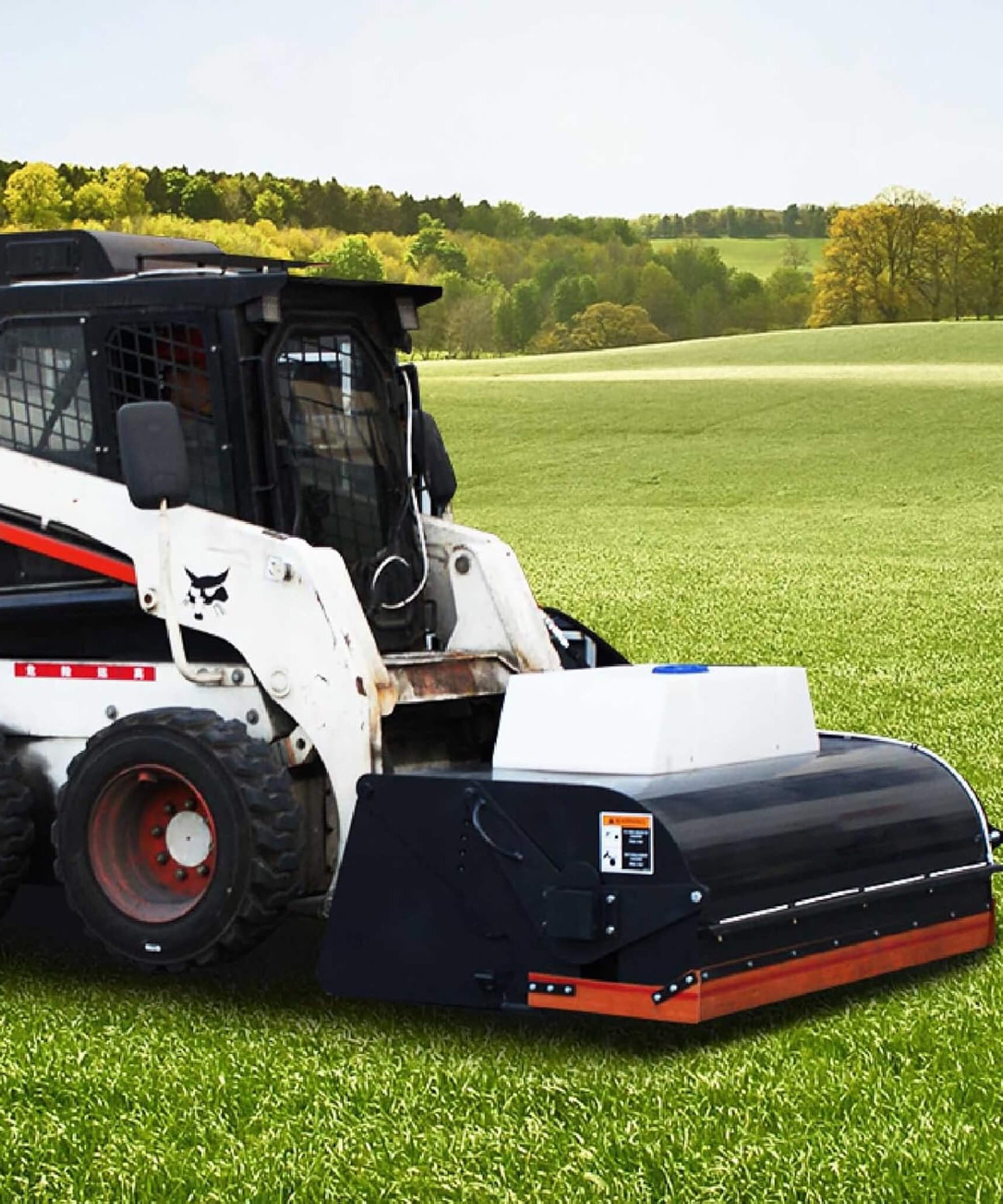 Heavy-Duty 72-Inch Hydraulic Drive Broom Sweeper Skid Steer Attachment With Water Tank (SAK80614)
