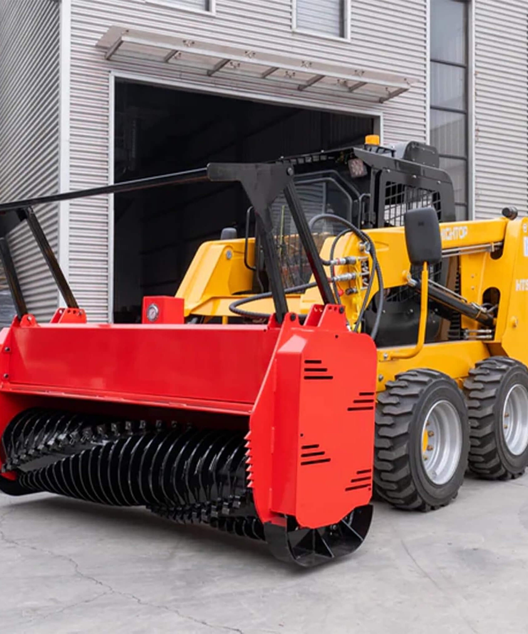 Heavy-Duty 72-Inch Hydraulic Forestry Mulcher Skid Steer Loader Attachment (SAK39168)