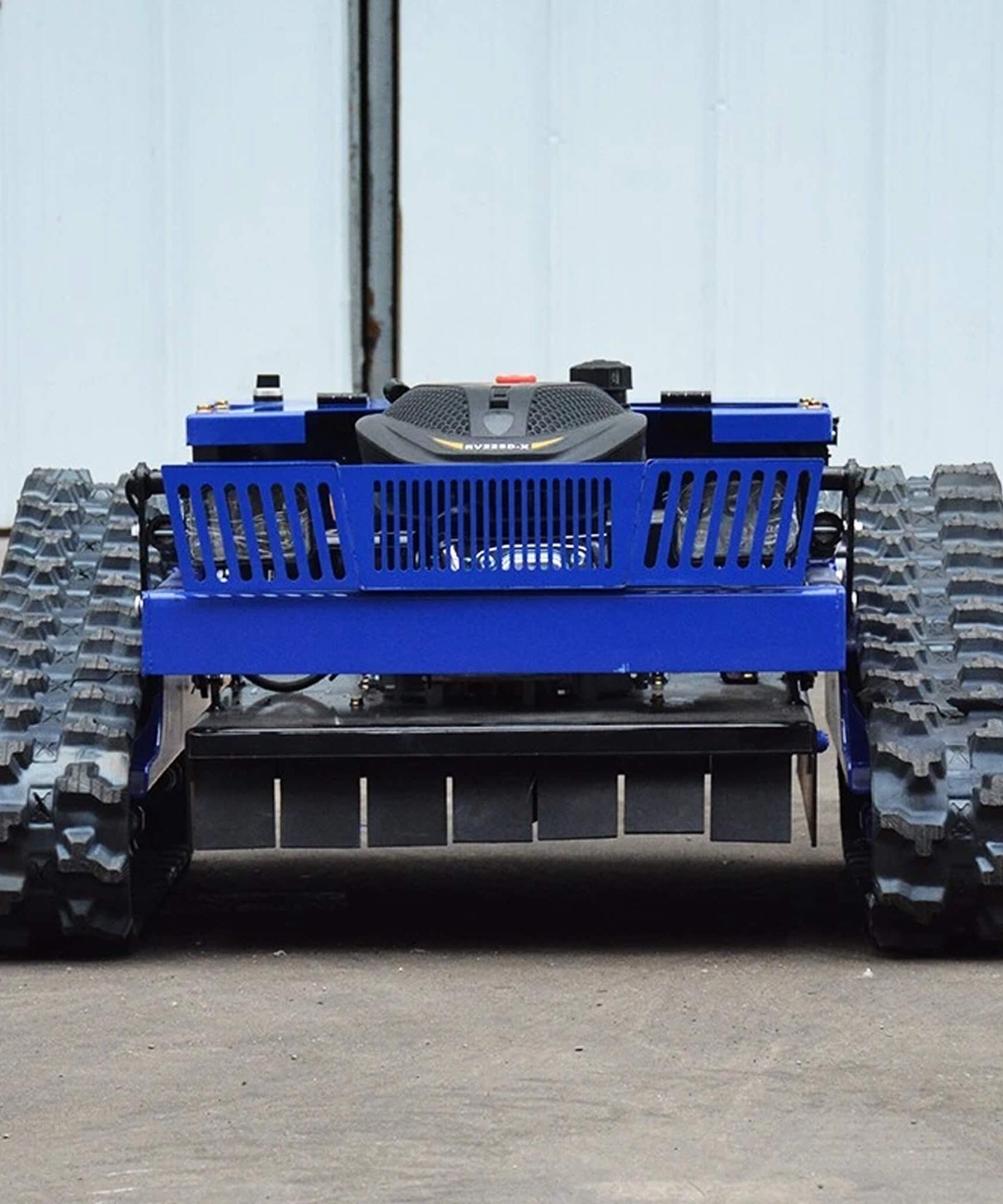 Heavy-Duty 7HP Commercial Remote-Controlled Tracked Gasoline Lawn Mower (SAK94270)