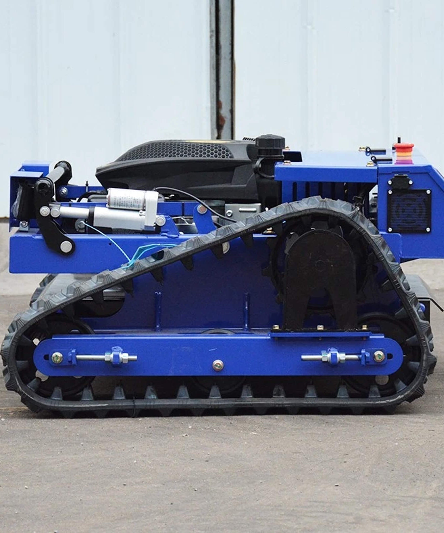 Heavy-Duty 7HP Commercial Remote-Controlled Tracked Gasoline Lawn Mower (SAK94270)