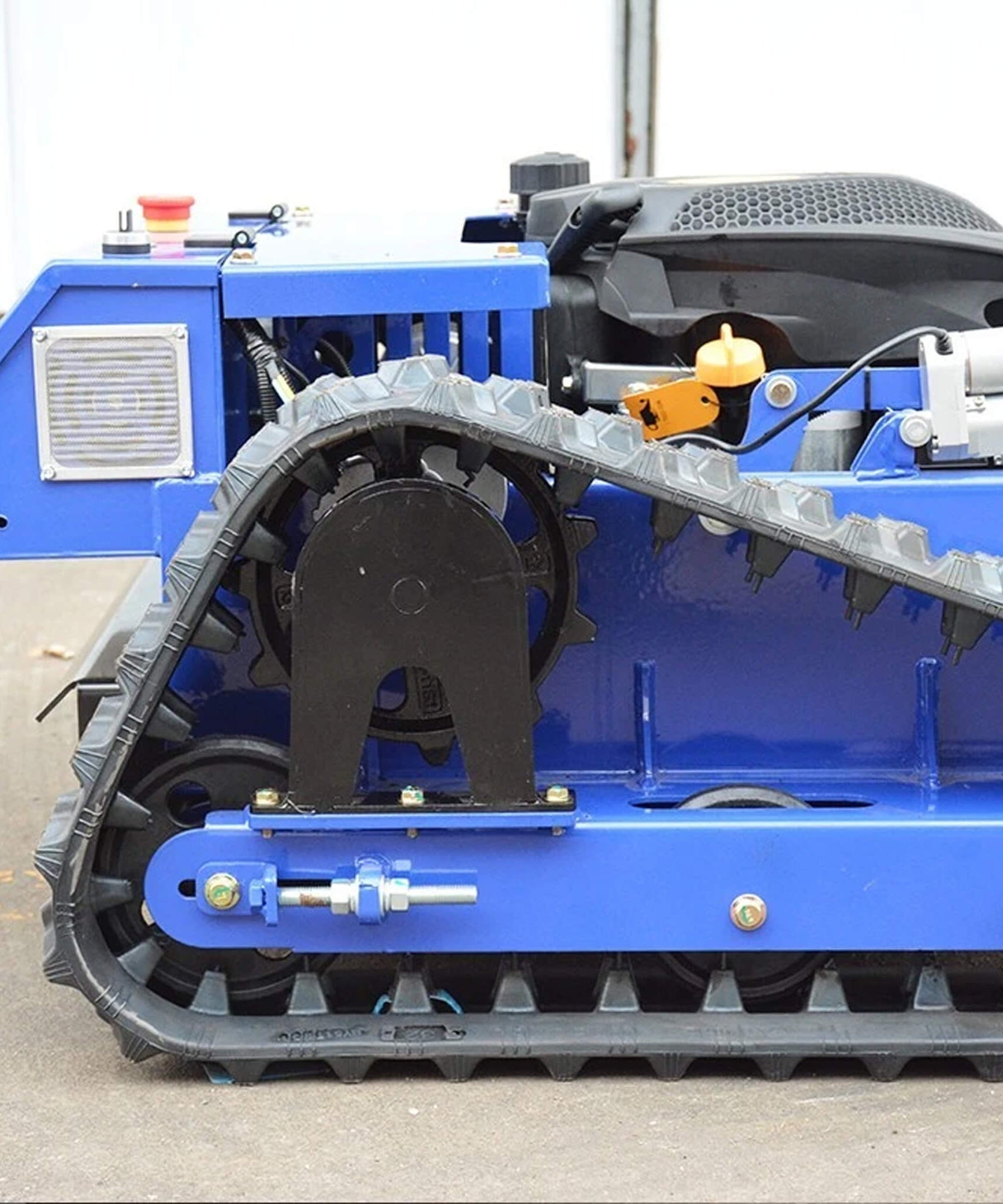 Heavy-Duty 7HP Commercial Remote-Controlled Tracked Gasoline Lawn Mower (SAK94270)