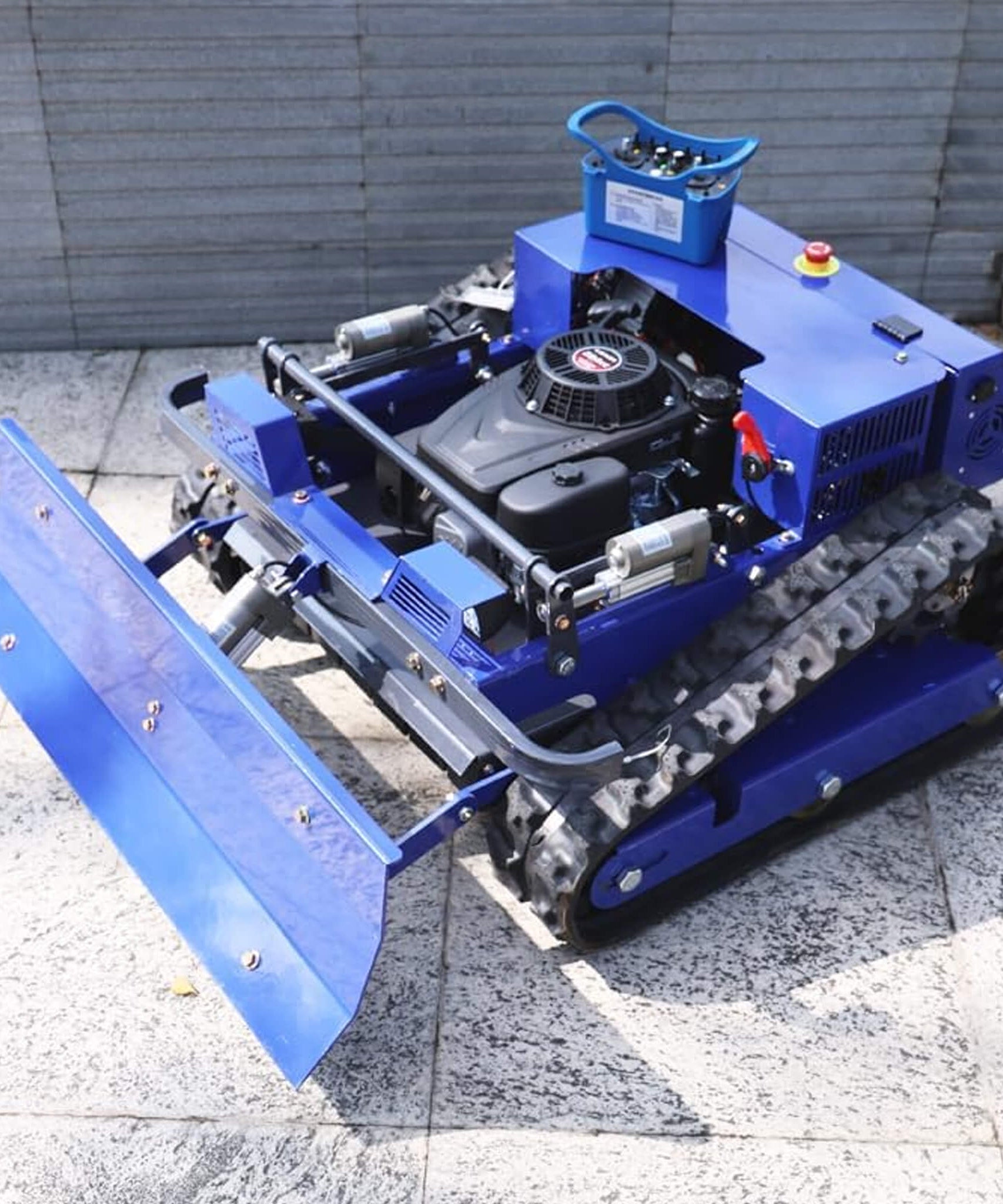 Heavy-Duty Commercial Remote-Controlled Lawn Mower With Snow Plow (SAK85214)