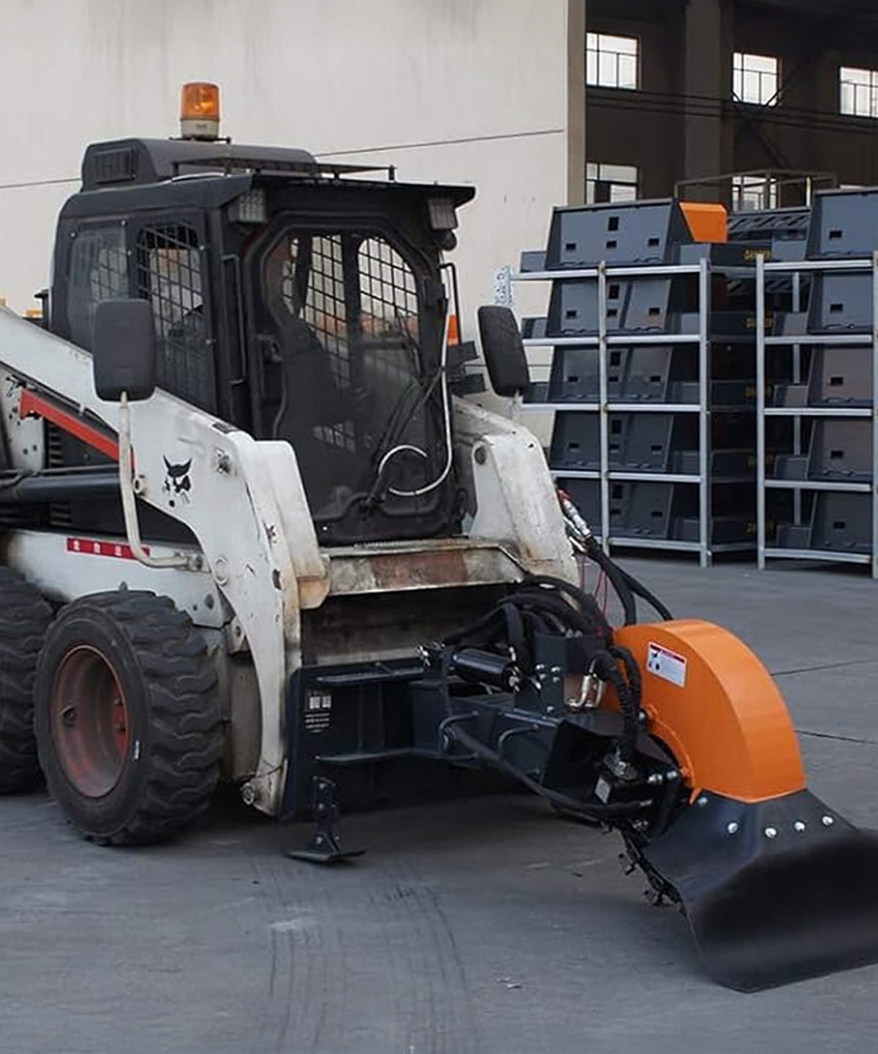 Heavy-Duty Hydraulic Skid Steer Stump Grinder Attachment With 24-Inch Wheel (SAK82954)