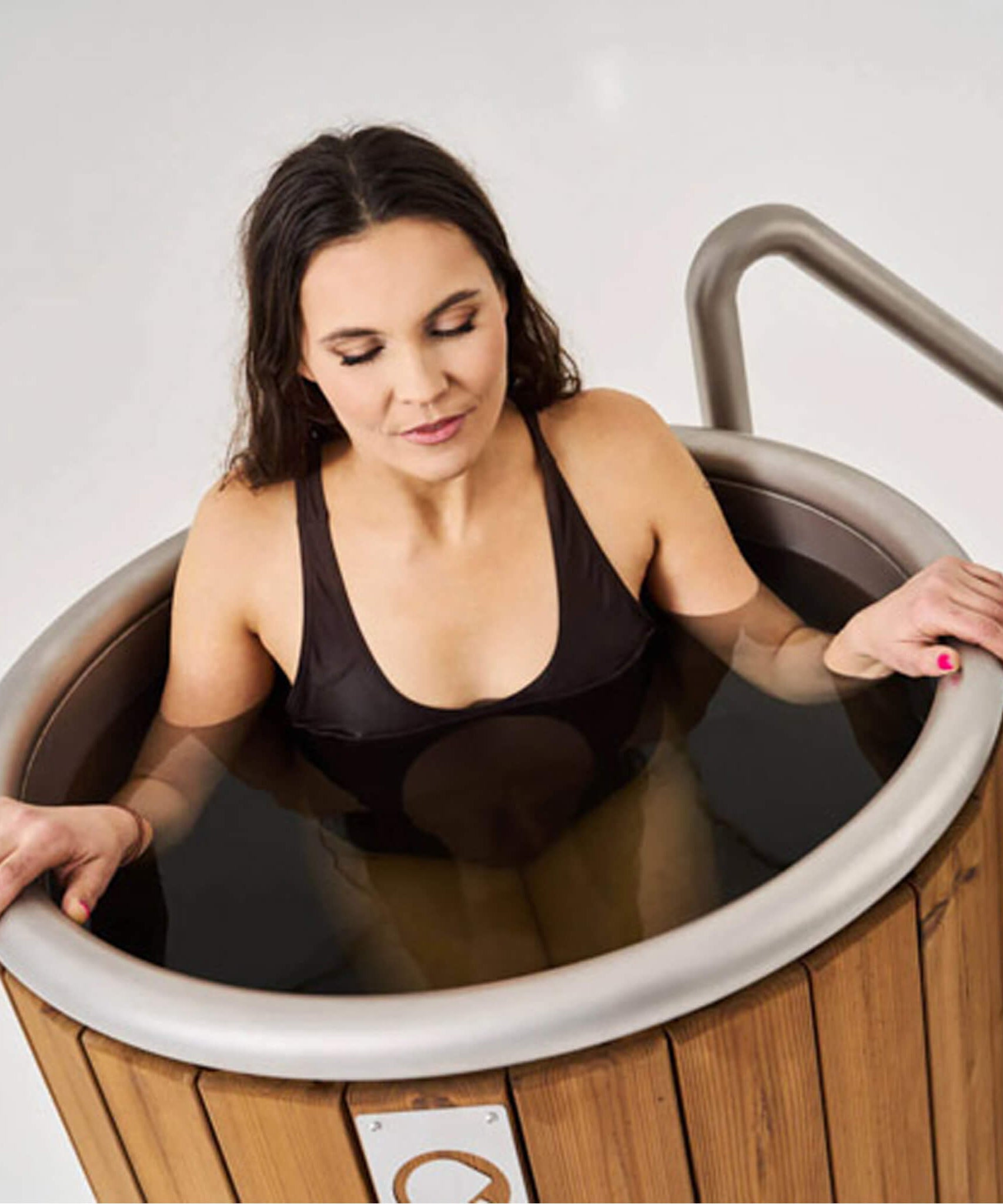 Icetubs IceBarrel Thermowood And Fiberglass Cold Plunge Immersion Tub (SAK68129)