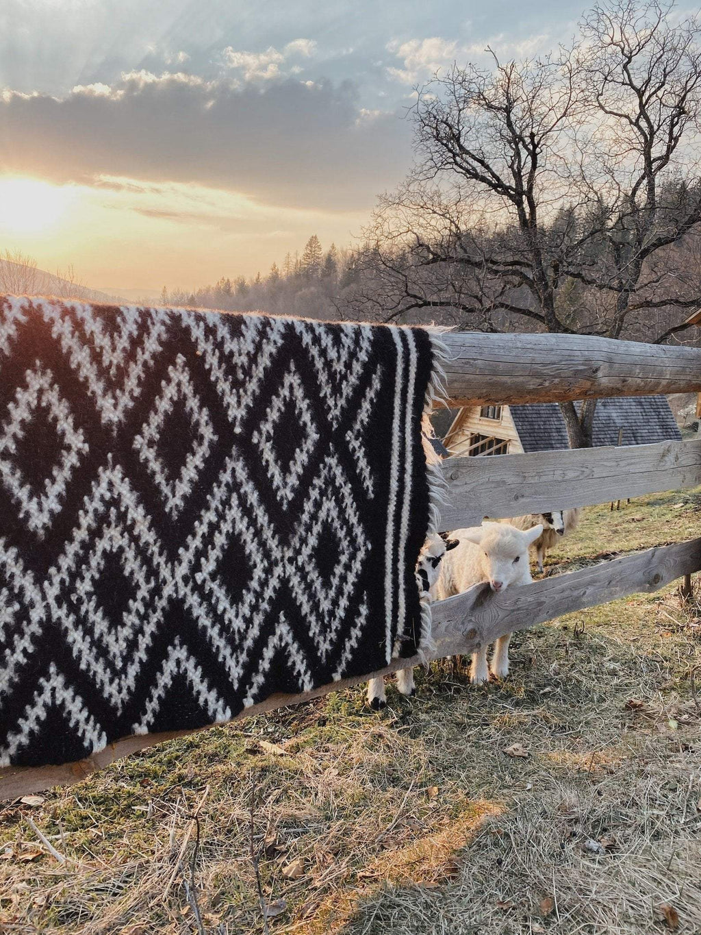 Traditional Carpathian Wool Lizhnyk – “Spectacled” Pattern