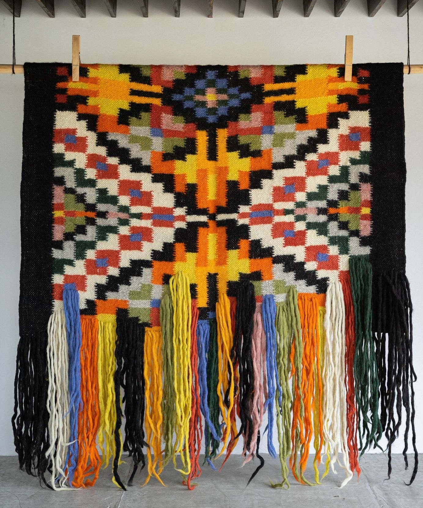 Wandbehang aus Wolle mit traditionellem Karpatenmuster