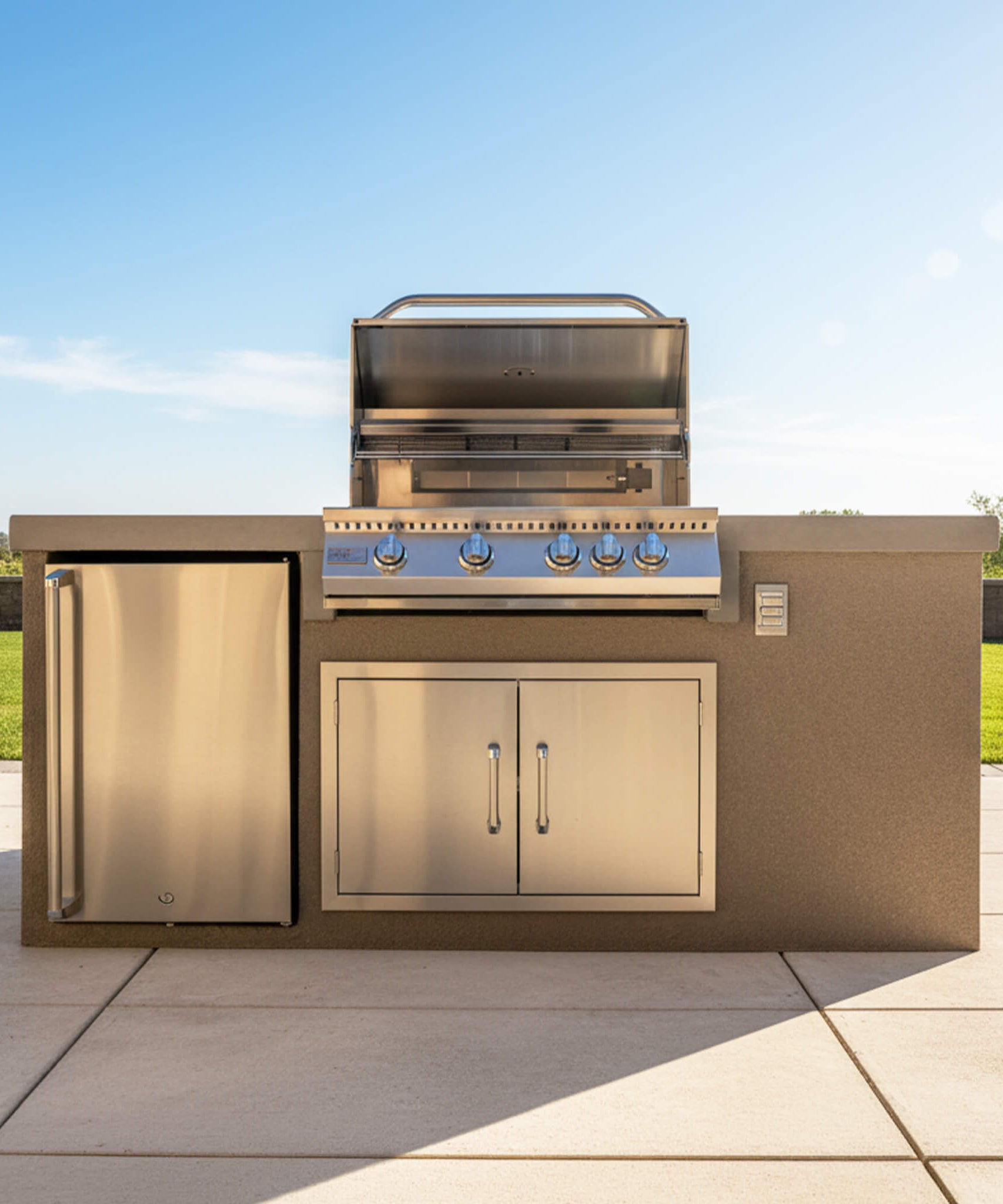 KoKoMo Grills 7FT Straight BBQ Island With Built-In BBQ And Refrigerator [Made-To-Order] (SAK46187)