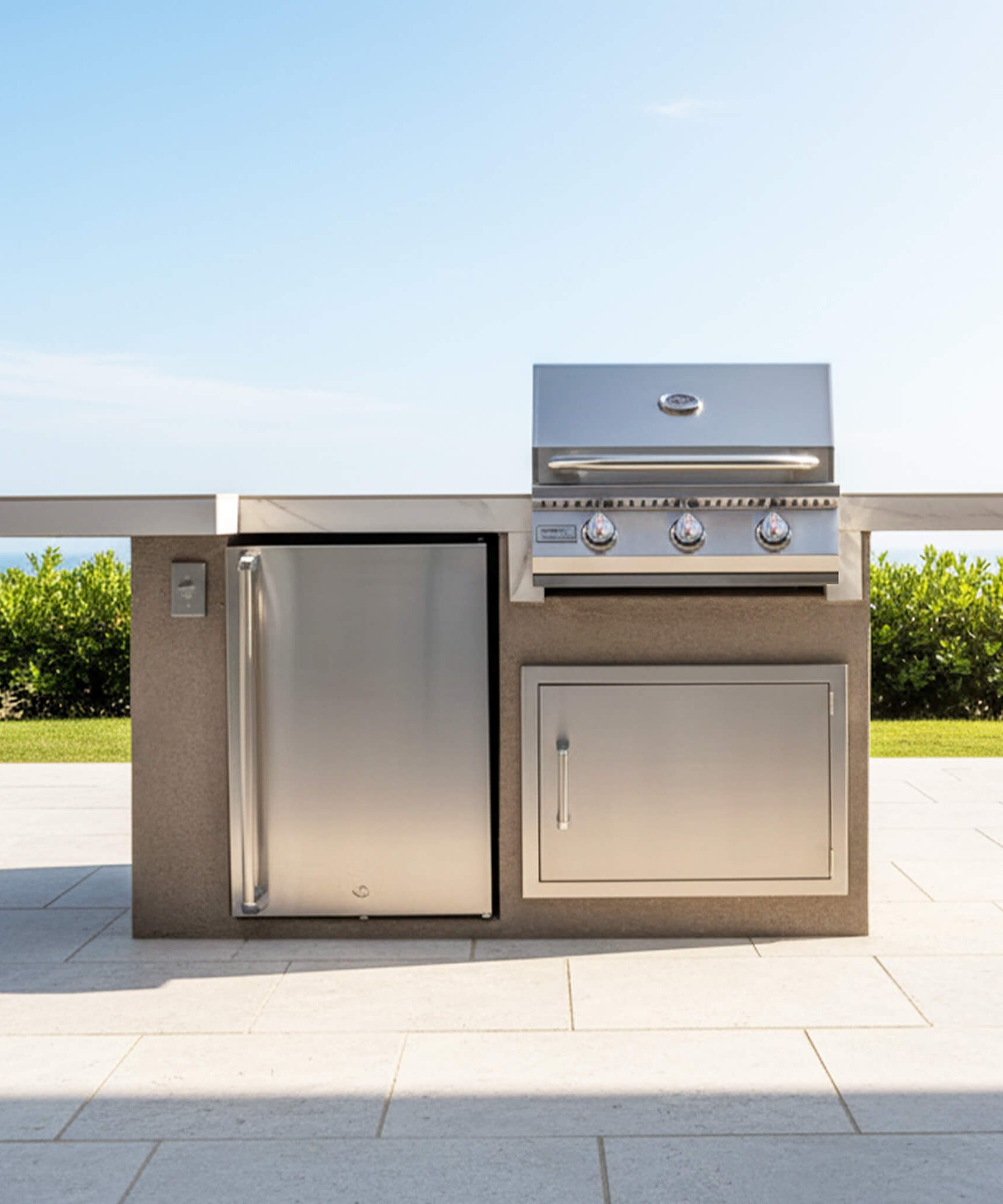 KoKoMo Grills Mini Maui 6FT BBQ Island With LED Lights, Built-In BBQ And Refrigerator [Made-To-Order] (SAK53828)