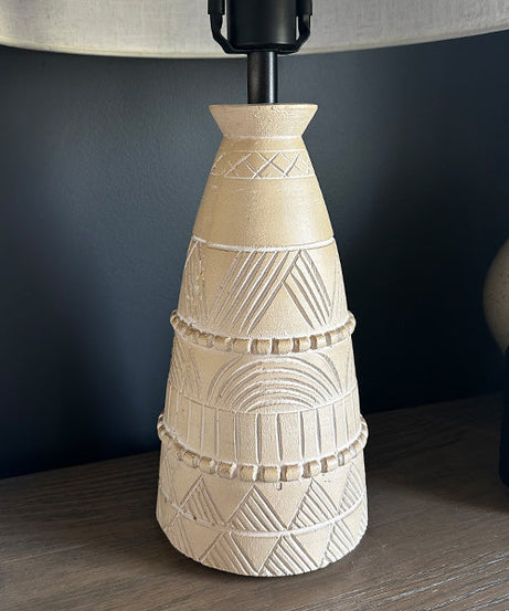 Aufwendige beigefarbene Nachttischlampe
