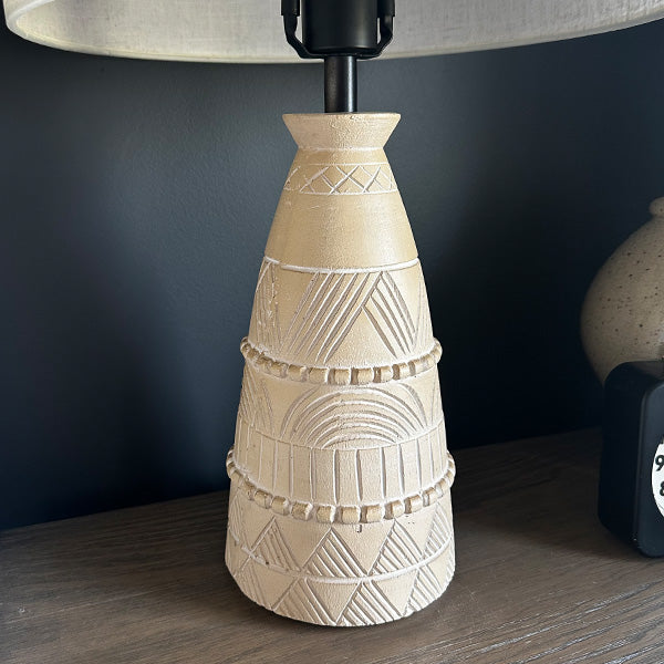 Aufwendige beigefarbene Nachttischlampe