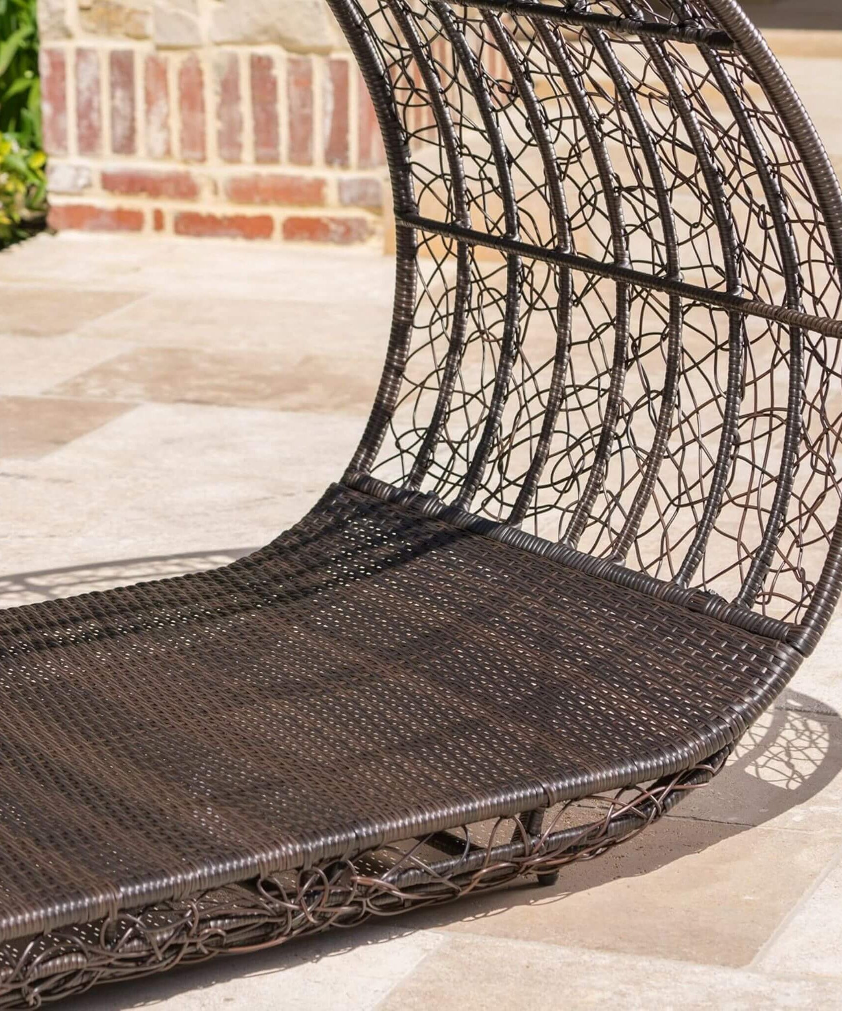 Alora Large 2-Person Abigal Outdoor Wicker Daybed With Aluminum Frame And Cushions (SAK23942)