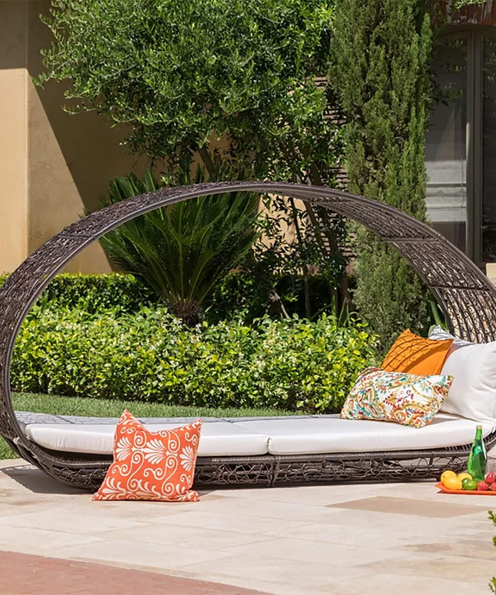 Alora Large 2-Person Abigal Outdoor Wicker Daybed With Aluminum Frame And Cushions (SAK23942)