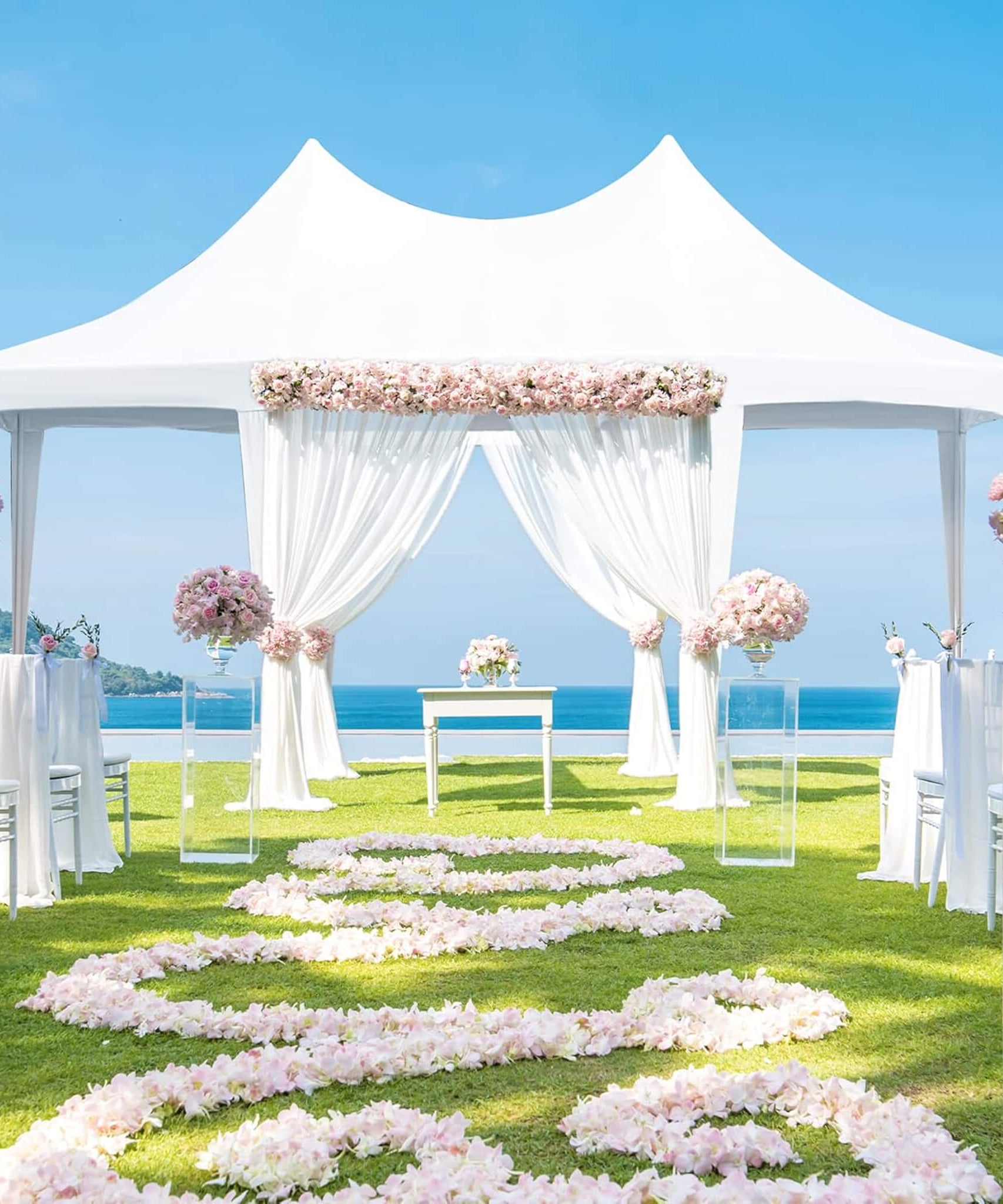 Large Heavy-Duty Customizable Party Tent With Sidewalls And Windows (SAK72615)