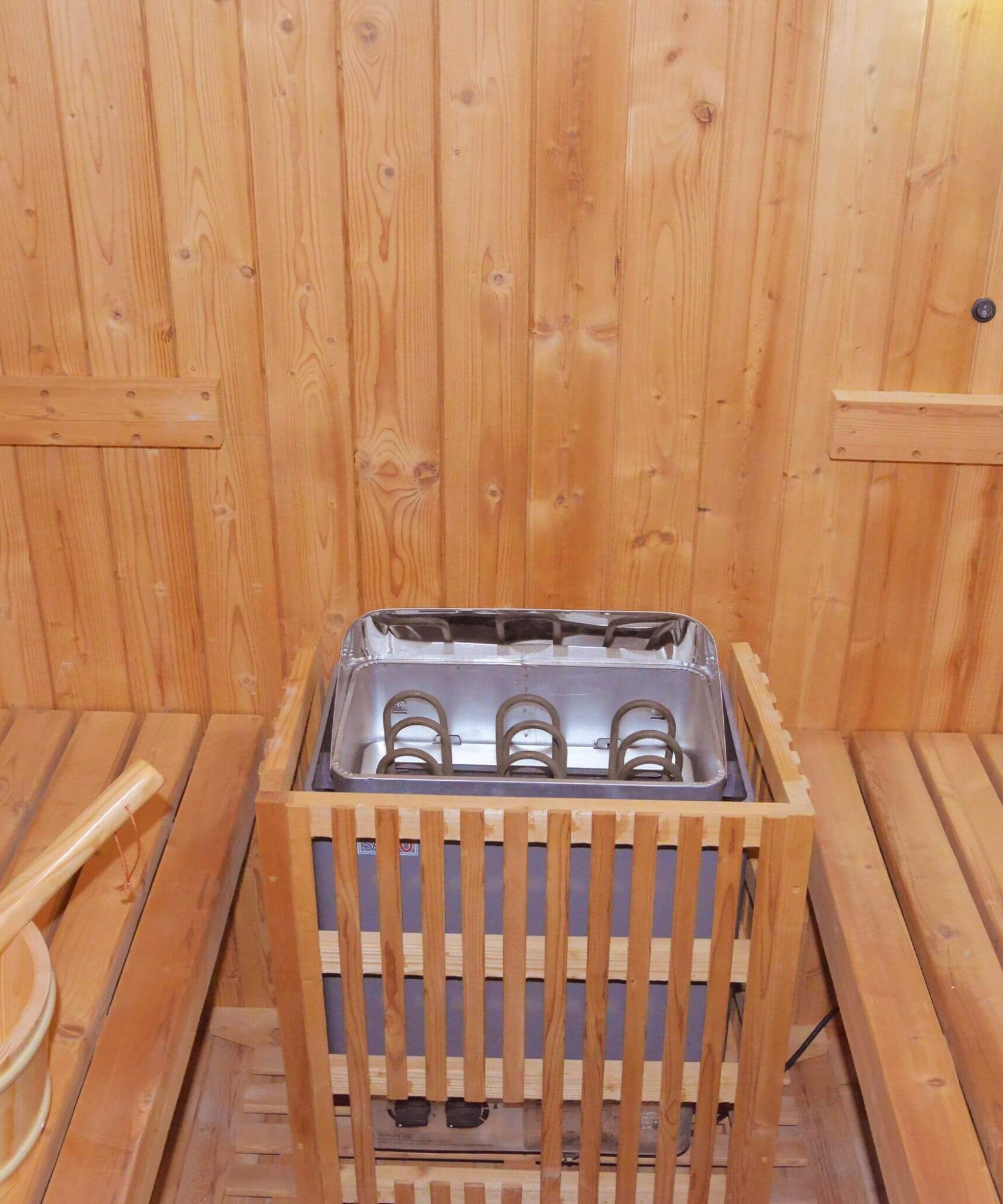 Thermora Ignite Large Premium American White Oak Outdoor Wooden Barrel Sauna With 4.5KW Sauna Heater (SAK45968)