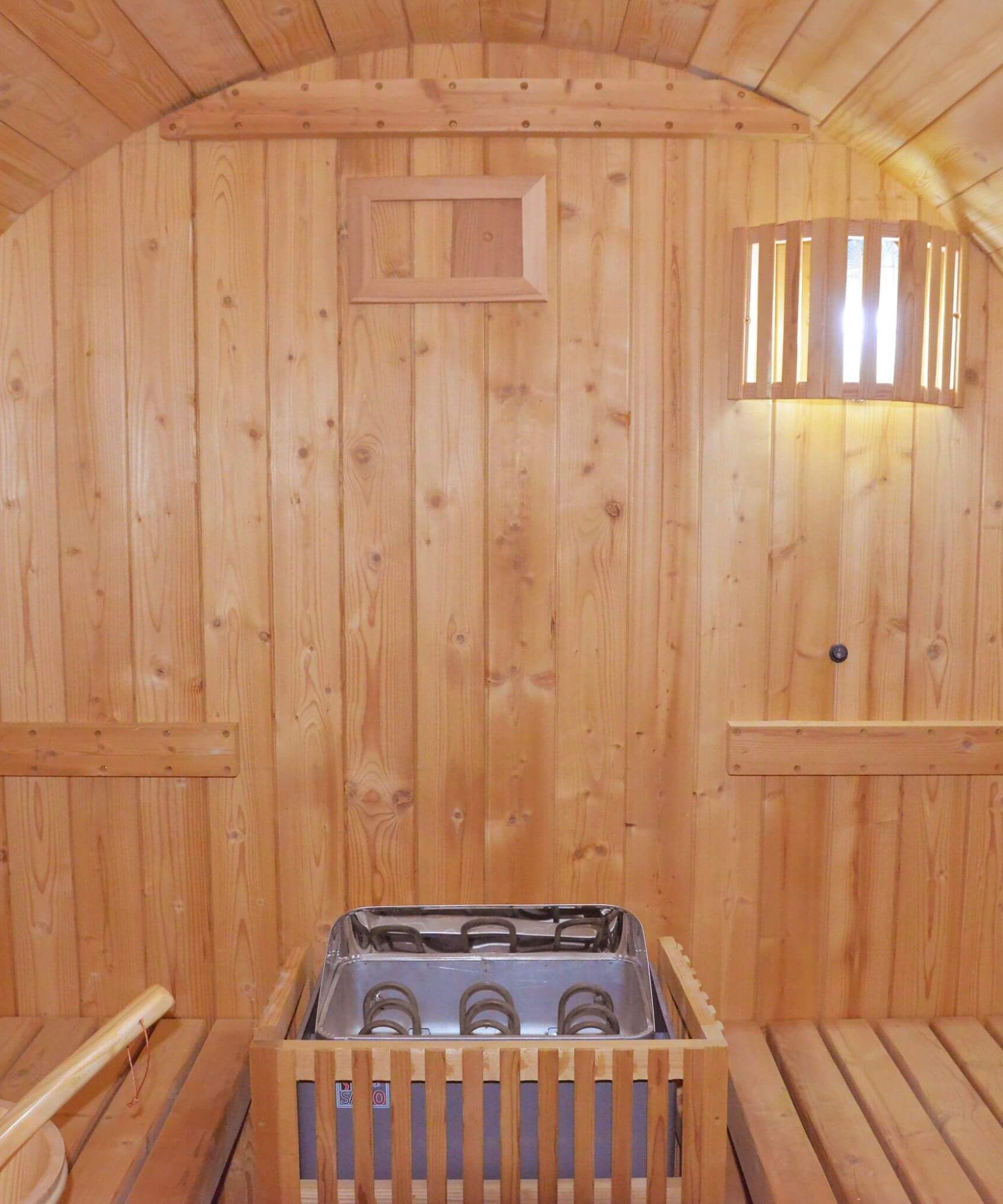 Thermora Ignite Large Premium American White Oak Outdoor Wooden Barrel Sauna With 4.5KW Sauna Heater (SAK45968)