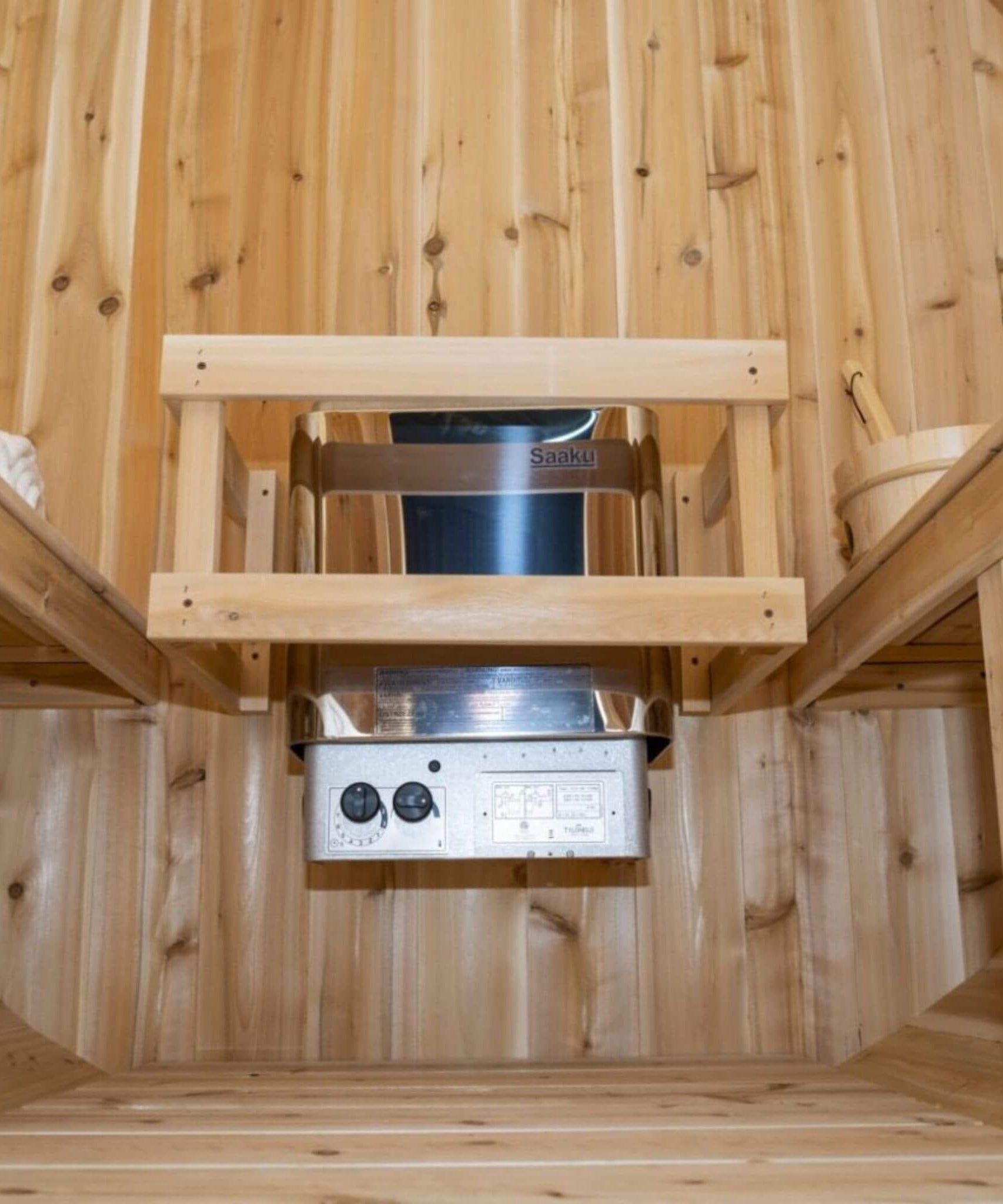 Dundalk Leisurecraft 84-Inch 4-Person Canadian Timber Harmony Barrel Sauna With Solid Wood Benches [CTC22W] (SAK96842)