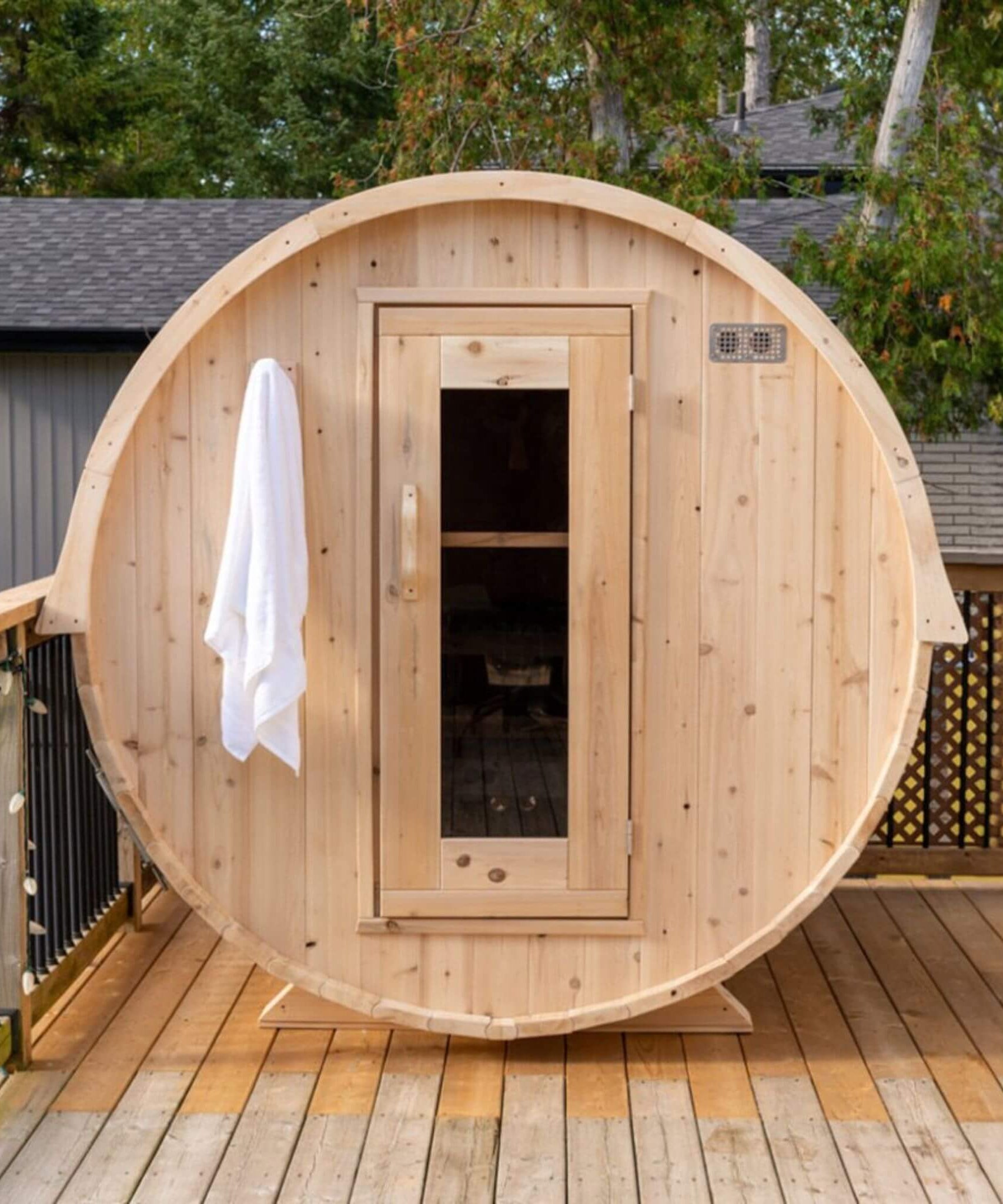 Dundalk Leisurecraft 84-Inch 4-Person Canadian Timber Harmony Barrel Sauna With Solid Wood Benches [CTC22W] (SAK96842)