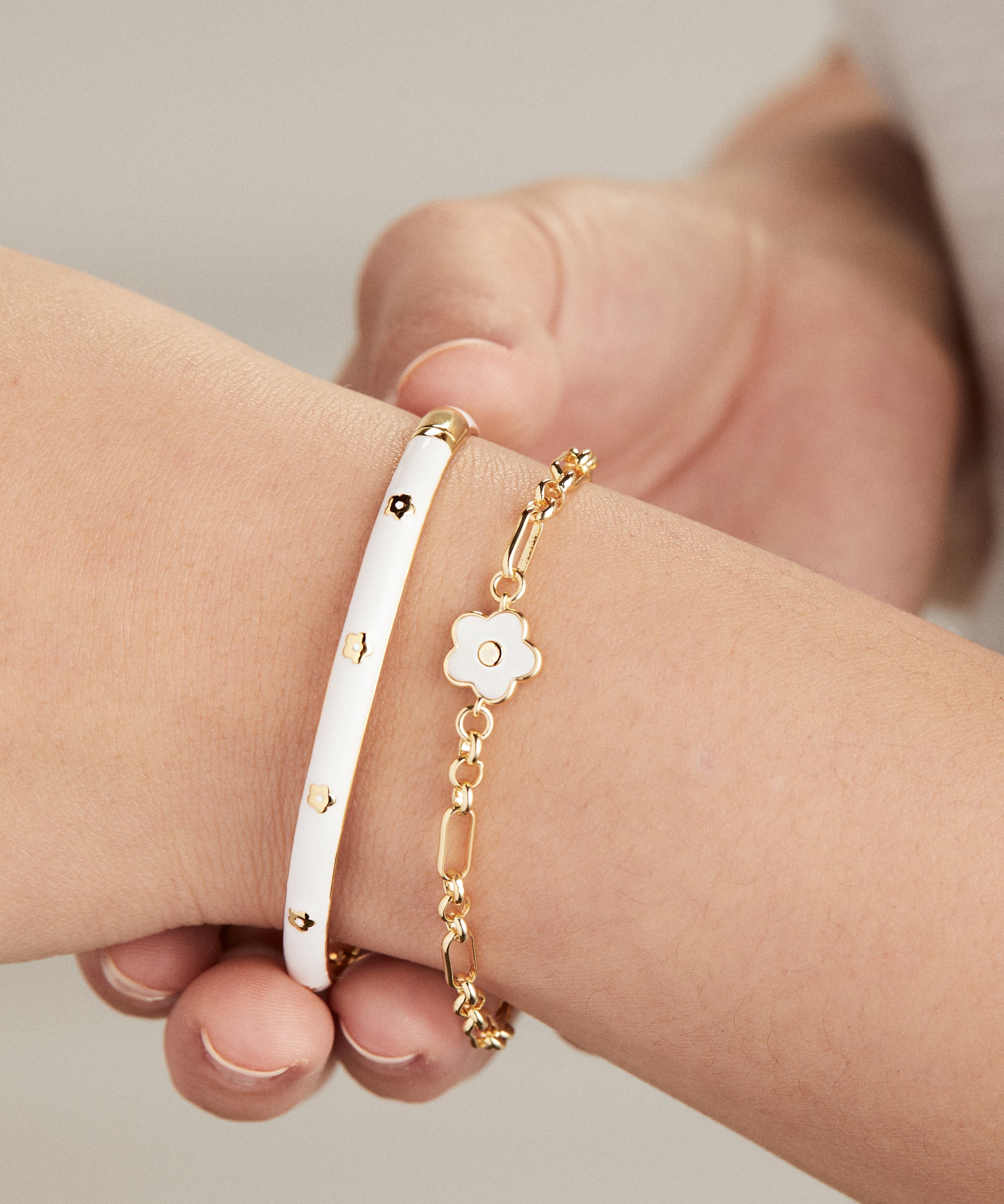 Mother Of Pearl Daisy Charm Chain Bracelet