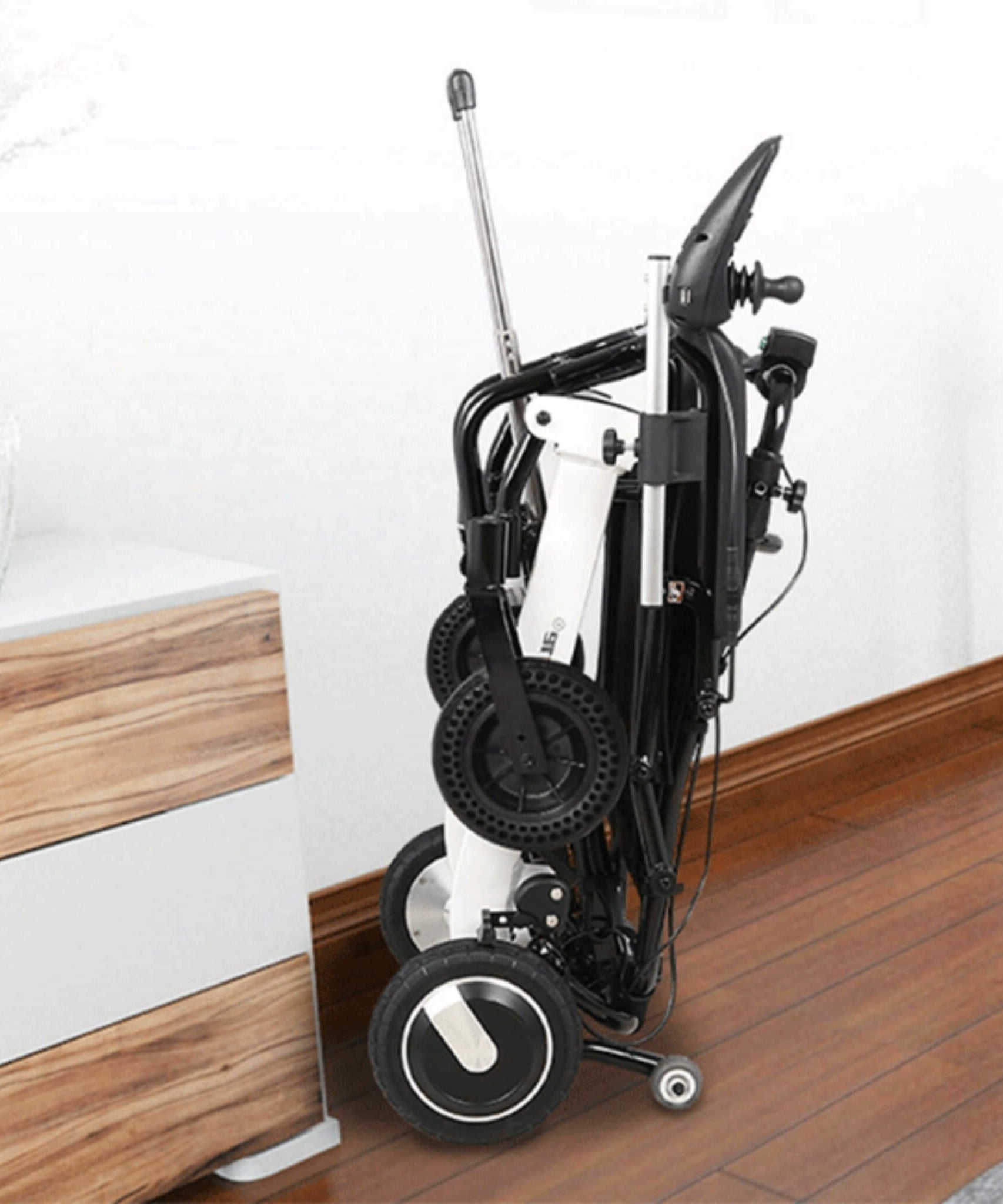 Maidesite 17.5-Inch 500W Wide Seat Lightweight Electric Folding Wheelchair (SAK33689)