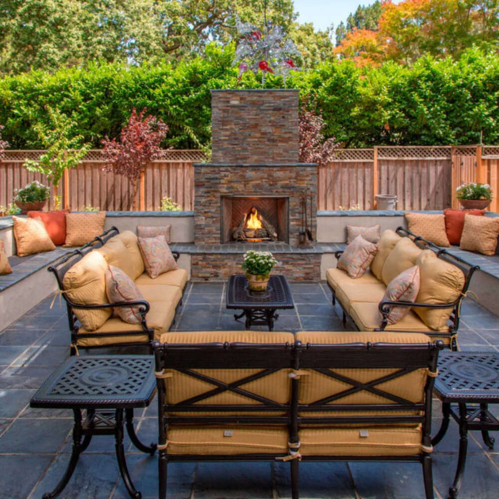 Majestic Courtyard 55K BTU 42-Inch Traditional Outdoor Natural Gas Fireplace (No Refractory) [ODCOUG-42NR] (SAK45318)