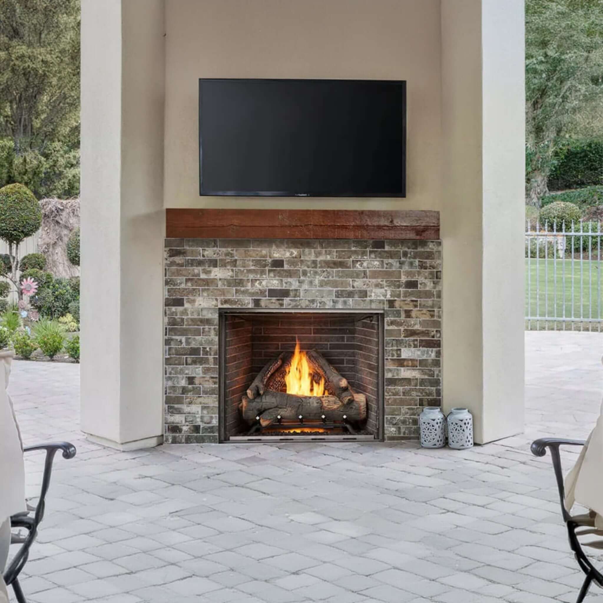 Majestic Courtyard 55K BTU 42-Inch Traditional Outdoor Gas Fireplace With Stacked Concrete Refractory [ODCOUG-42TS] (SAK75312)