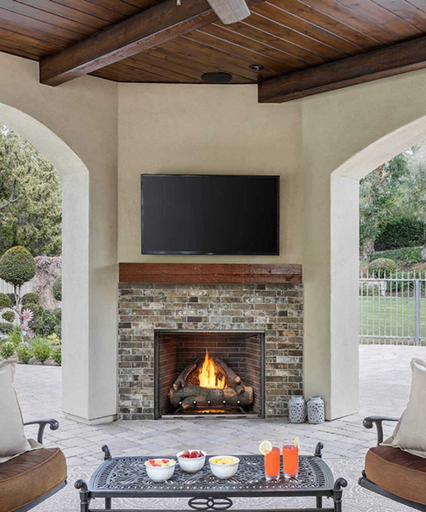 Majestic Traditional Stacked Brick Courtyard Outdoor Gas Fireplace [ODCOUG-36/42SSL] (SAK95813)
