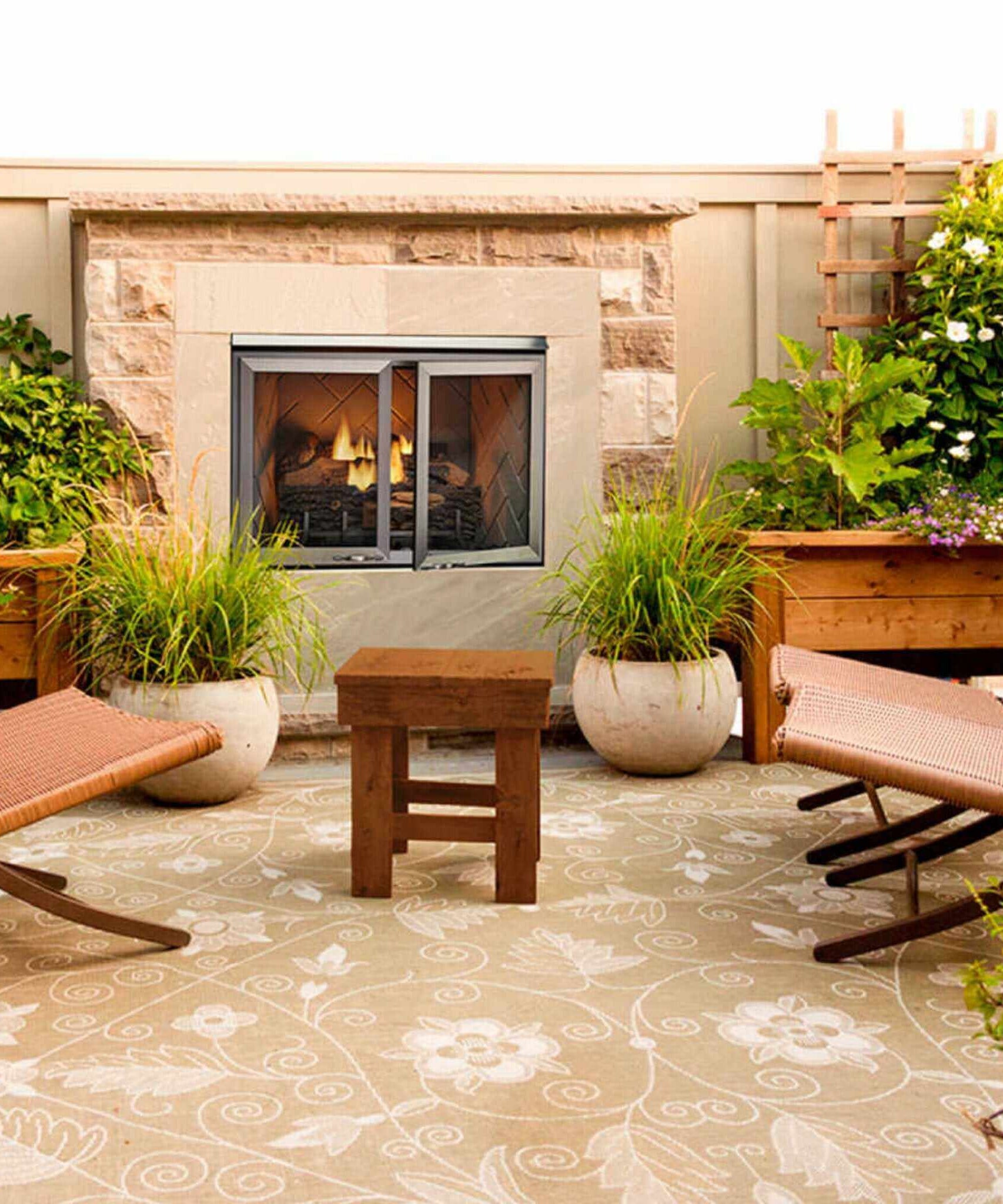 Majestic Vesper 42-Inch Traditional Concrete Refractory Outdoor Gas Fireplace [VOFB42-T] (SAK61435)