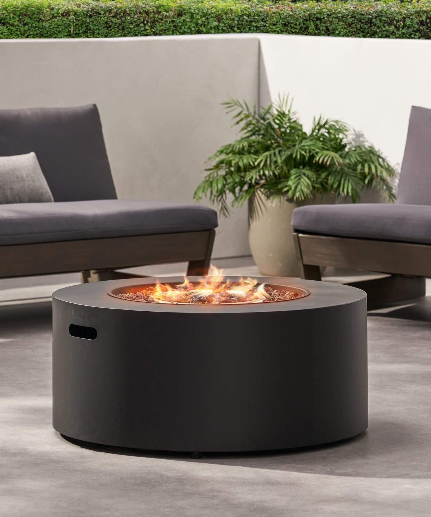 Alora Modern 32-Inch 40K BTU Round Iron Propane Fire Pit (SAK29102)
