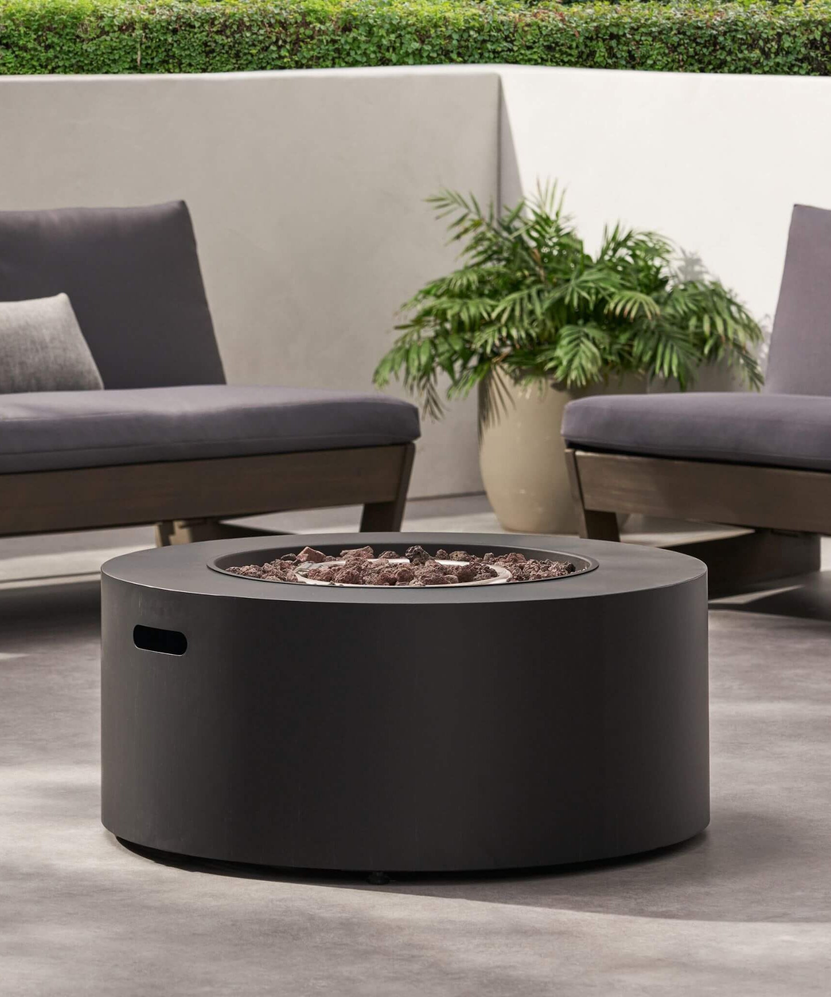 Alora Modern 32-Inch 40K BTU Round Iron Propane Fire Pit (SAK29102)