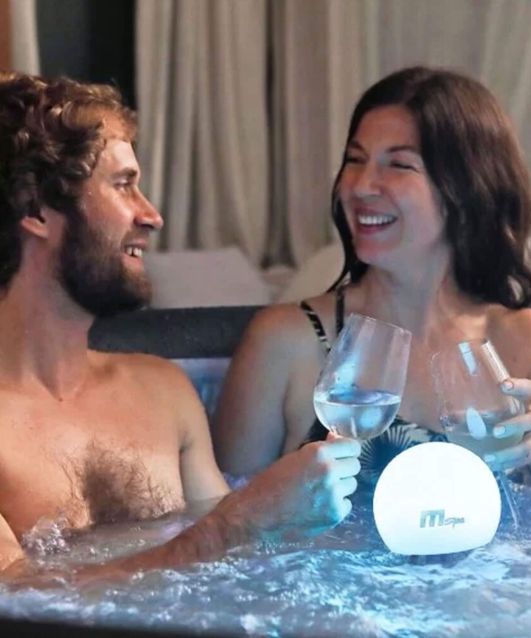 MSpa Aurora Urban Series Six-Person Inflatable Round Hot Tub With Hydro Massage [U-AU061] (SAK19375)