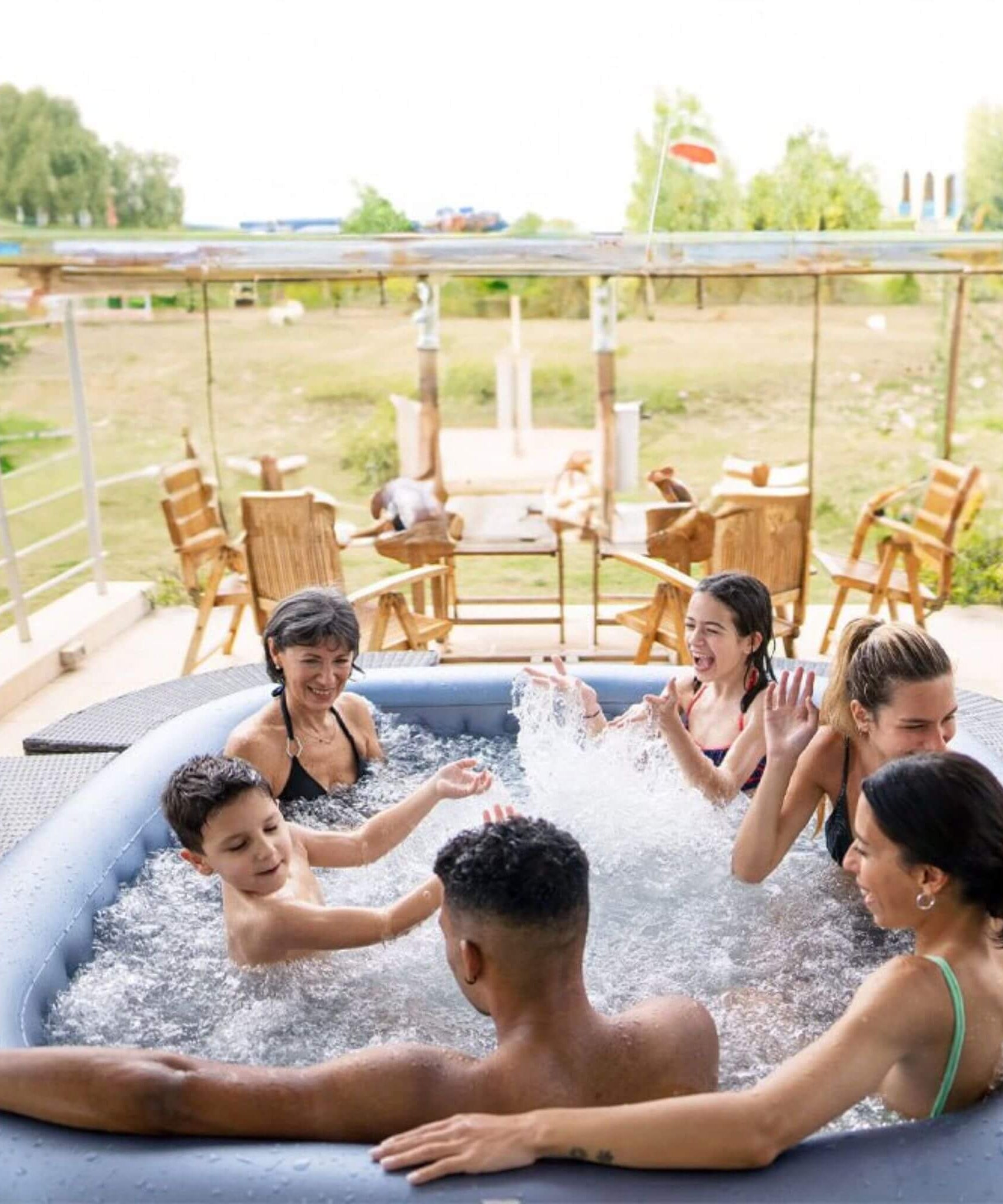 MSpa Tekapo Comfort Series Six-Person Inflatable Square Bubble Spa Hot Tub With 132 Bubble Jets [C-TE062] (SAK80641)