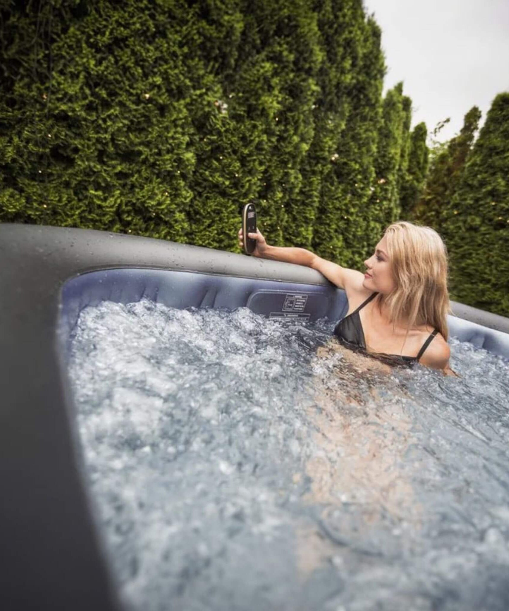 MSpa Tekapo Comfort Series Six-Person Inflatable Square Bubble Spa Hot Tub With 132 Bubble Jets [C-TE062] (SAK80641)