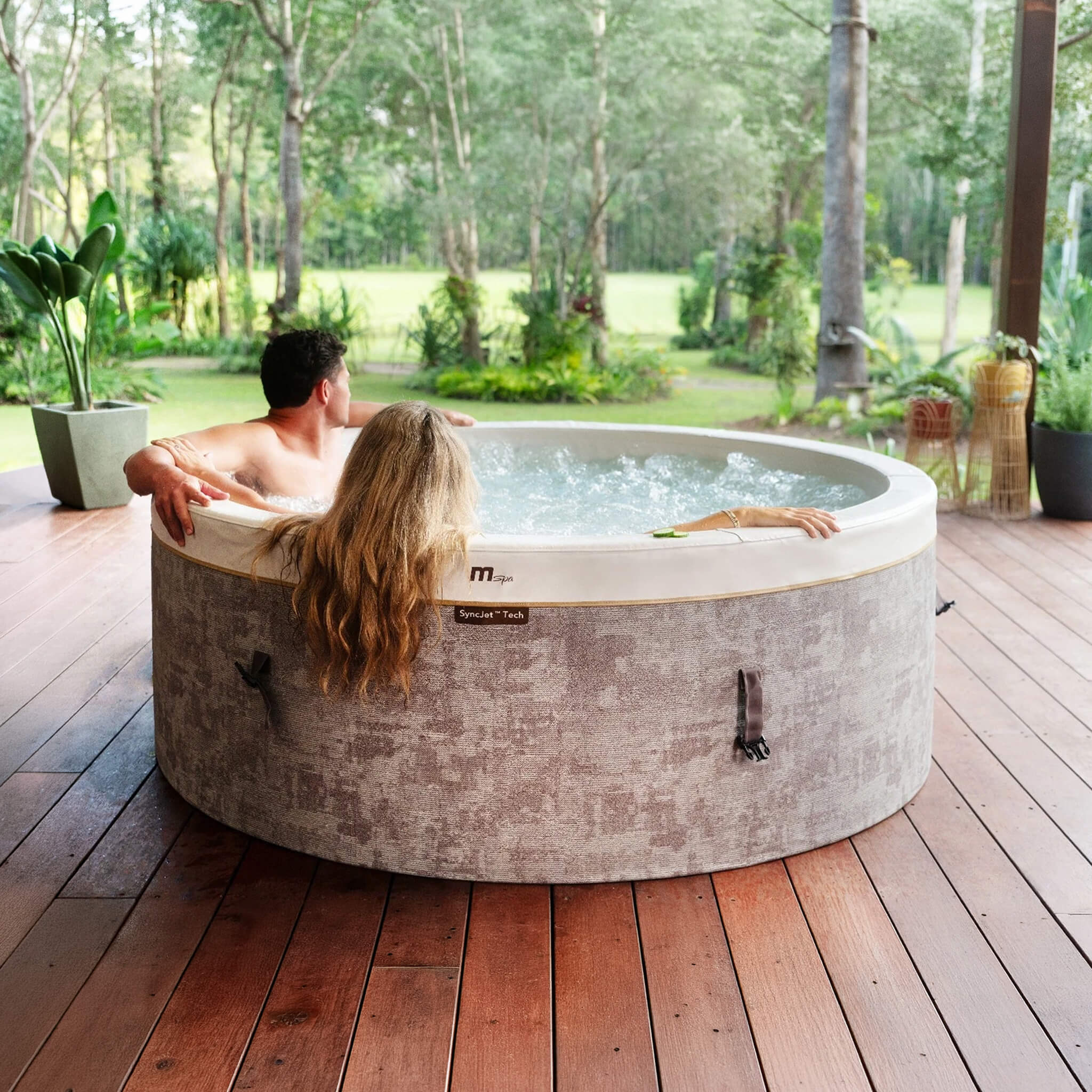 MSpa Cocoon Verto Series Six-Person Inflatable Round Hot Tub With Hydro Massage [F-CO063WE] (SAK50928)