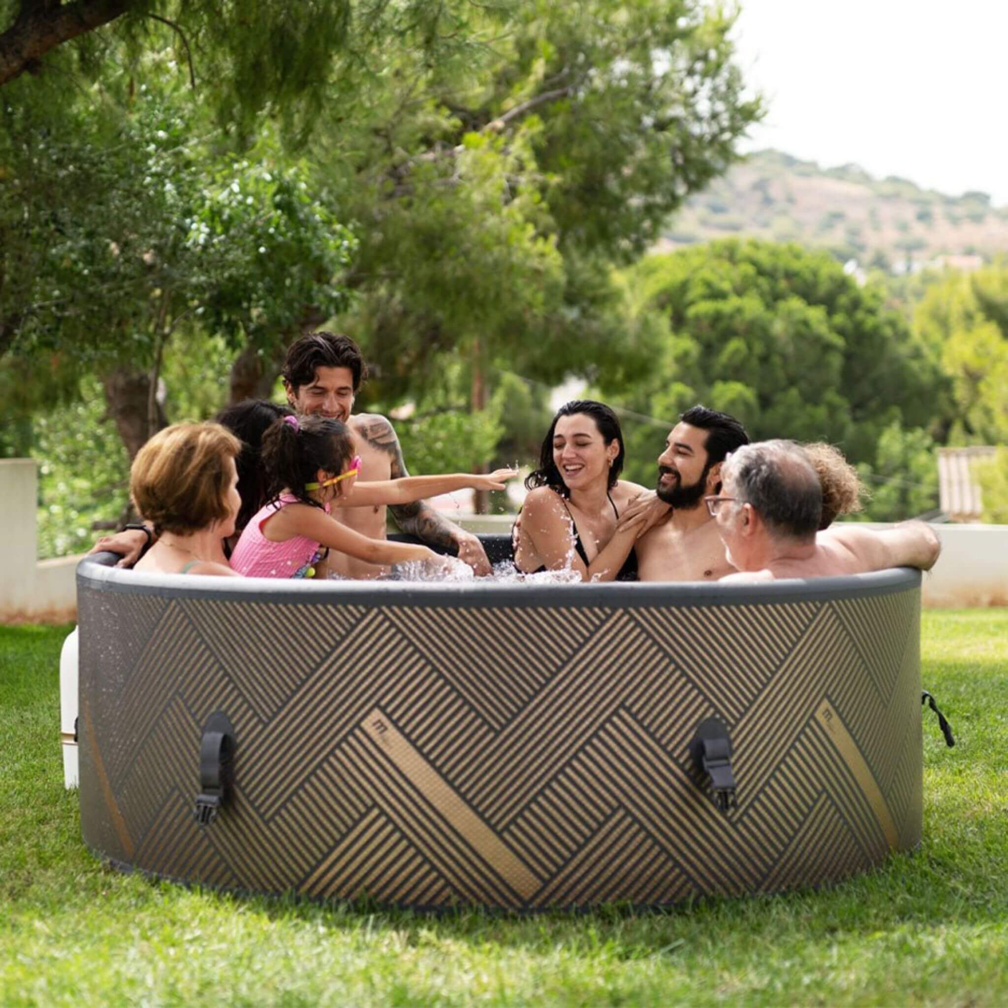 MSpa Mono Frame Series Luxury 6-Person Inflatable Round Hot Tub With WIFI Control [F-MO063W] (SAK75263)