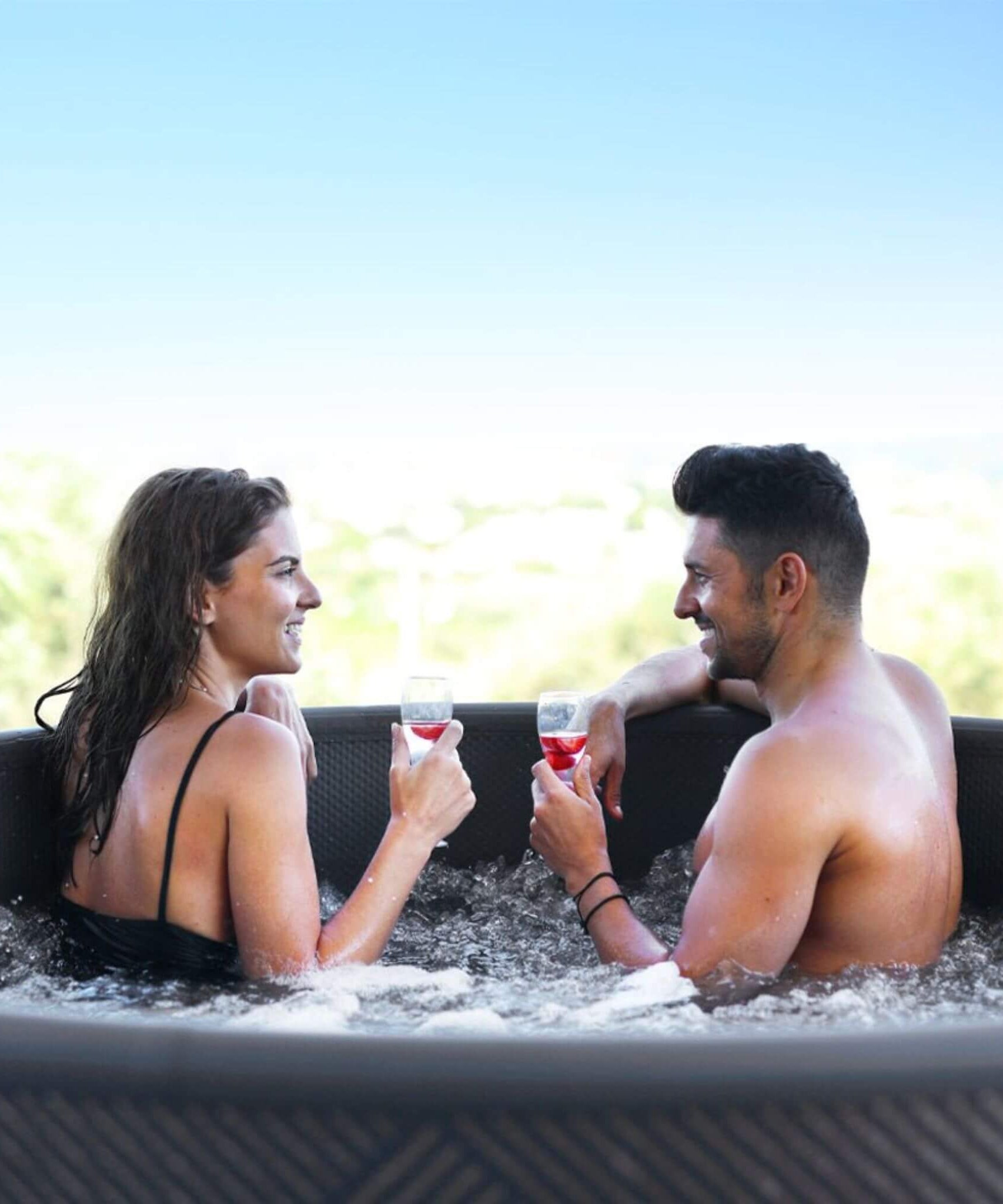 MSpa Mono Frame Series Luxury 6-Person Inflatable Round Hot Tub With WIFI Control [F-MO063W] (SAK75263)