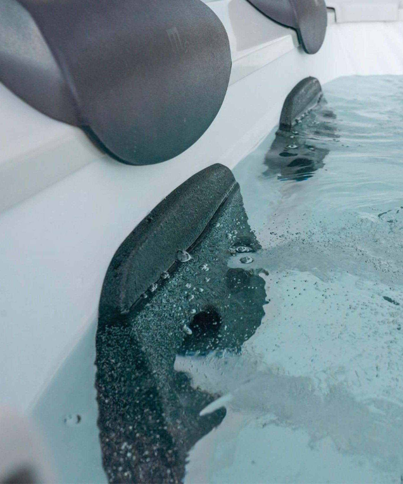 MSpa Oslo Supreme 6-Person 120 Jets Square Spa W/ LED Lights & Integrated App Control [F-OS063W] (SAK93516)