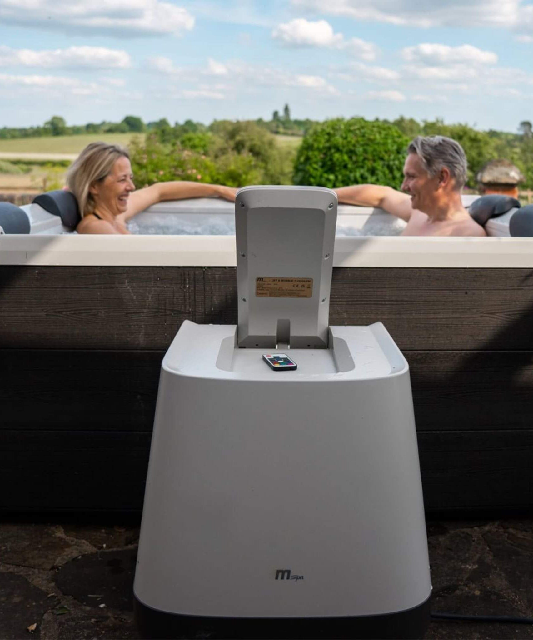 MSpa Oslo Supreme 6-Person 120 Jets Square Spa W/ LED Lights & Integrated App Control [F-OS063W] (SAK93516)