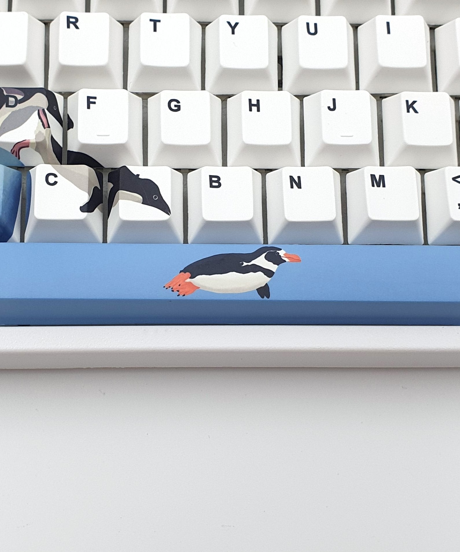 Penguins artist keycap set by Sunette