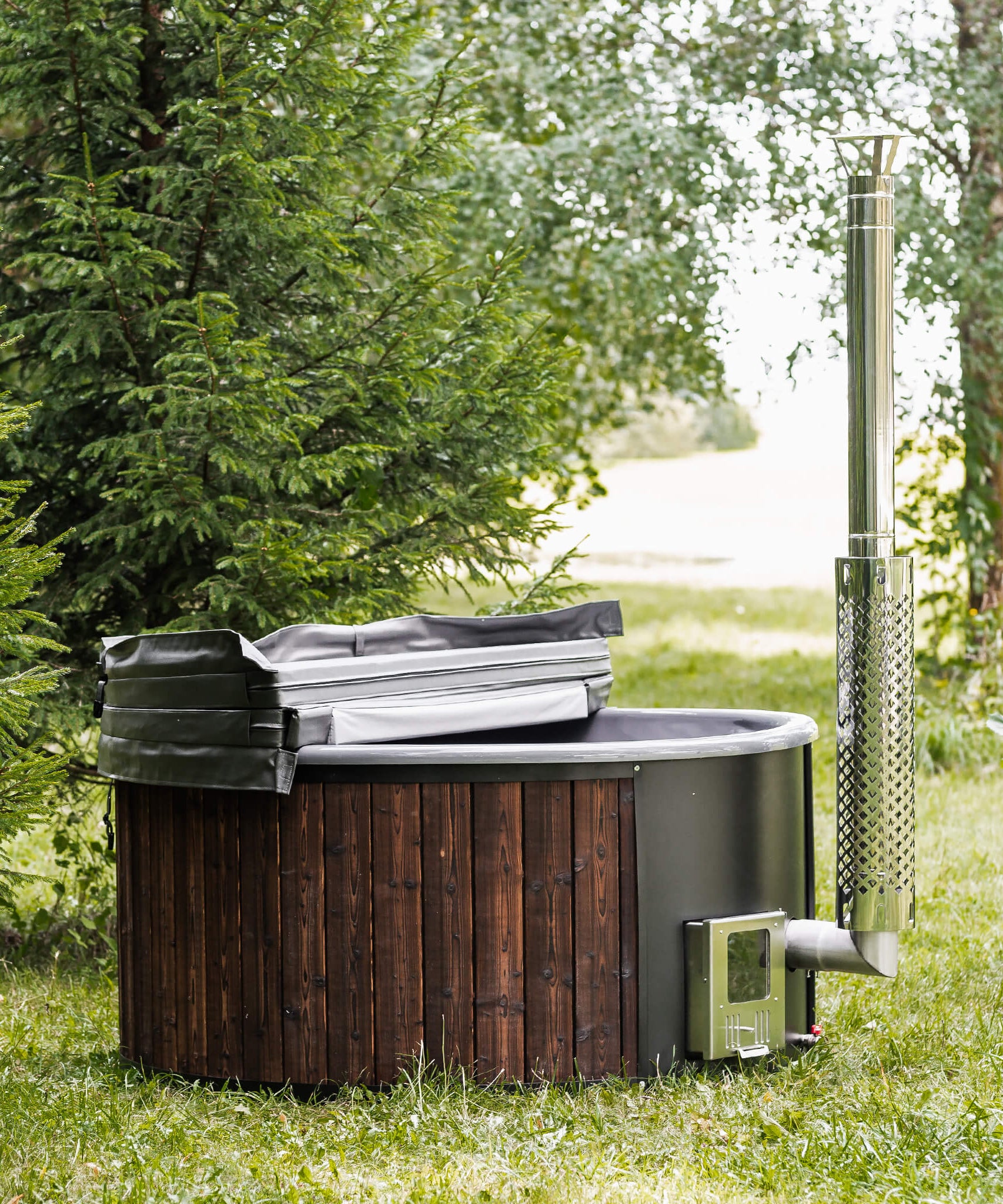 Premium 4-Person Fully-Assembled ThermoWood Wood-Fired Hot Tub (SAK14528)