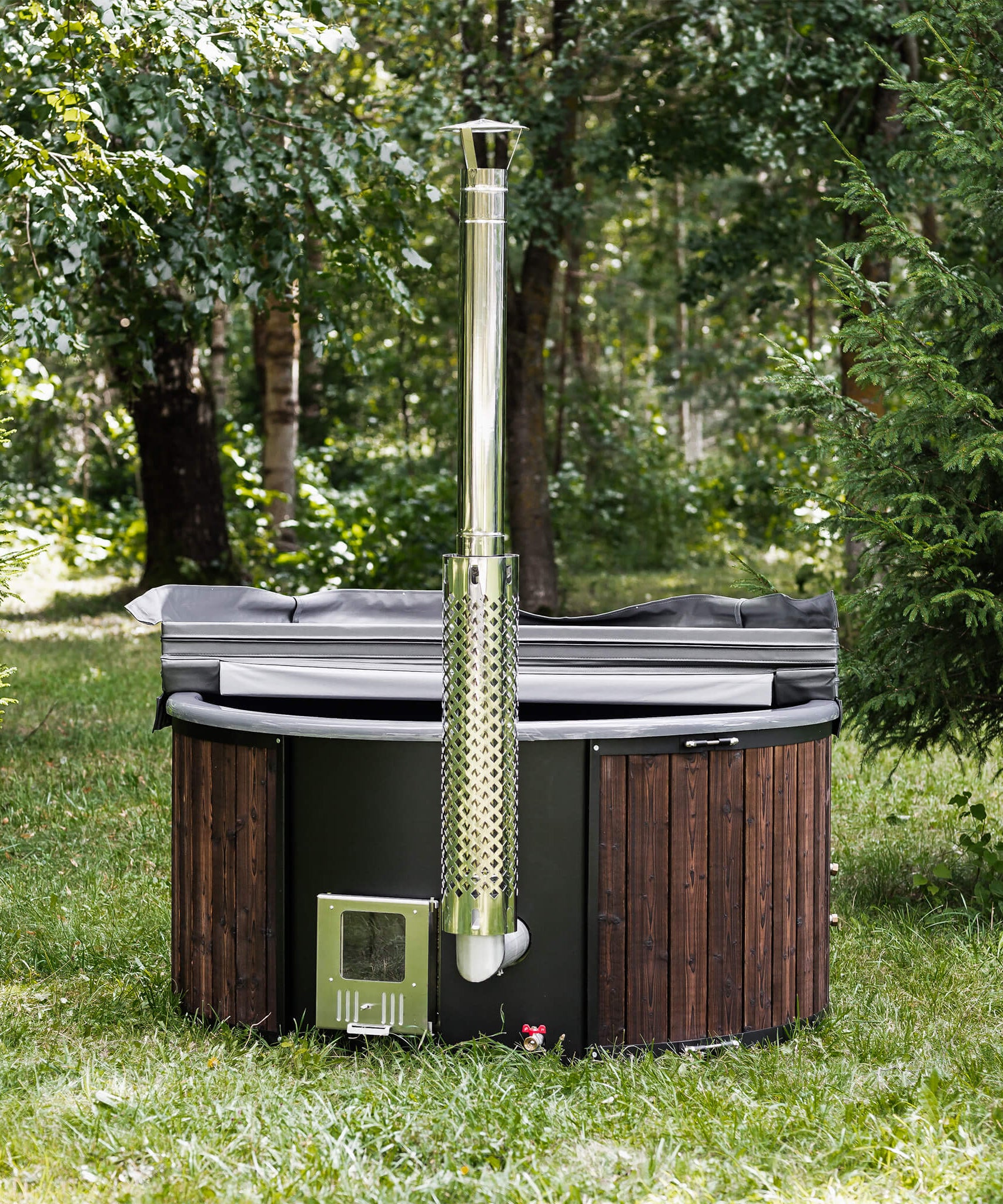 Premium 4-Person Fully-Assembled ThermoWood Wood-Fired Hot Tub (SAK14528)