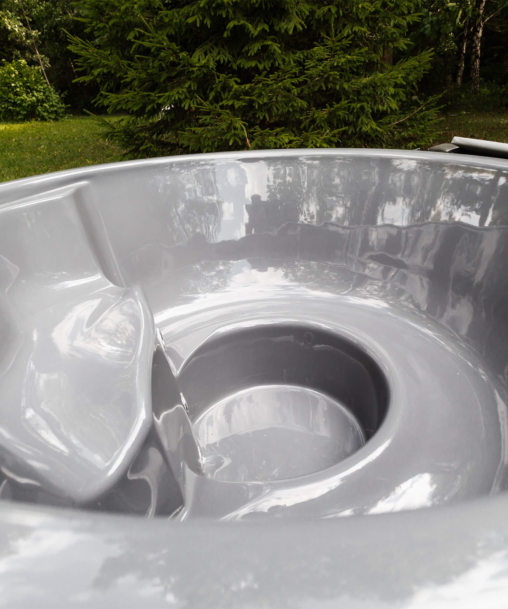 Premium 4-Person Fully-Assembled ThermoWood Wood-Fired Hot Tub (SAK14528)
