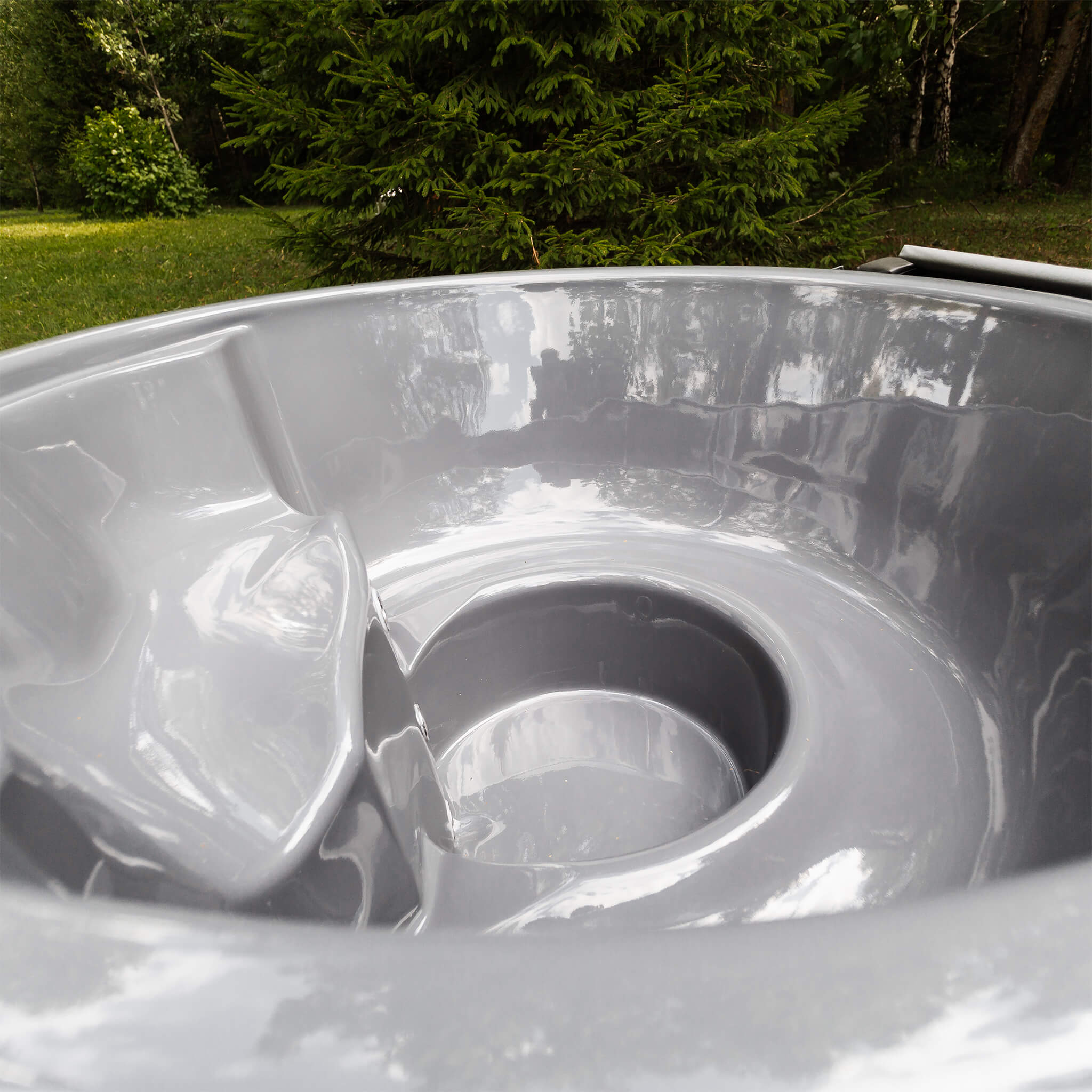 Premium 4-Person Fully-Assembled ThermoWood Wood-Fired Hot Tub (SAK14528)