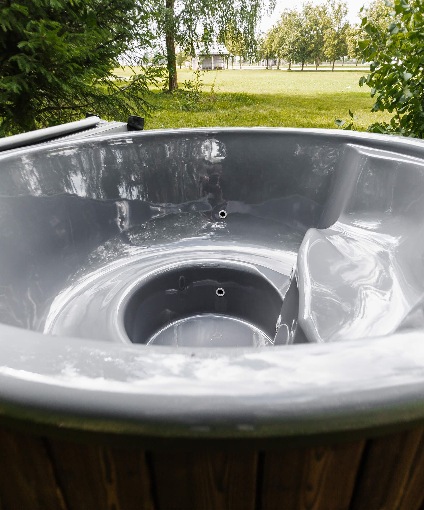 Premium 4-Person Fully-Assembled ThermoWood Wood-Fired Hot Tub (SAK14528)