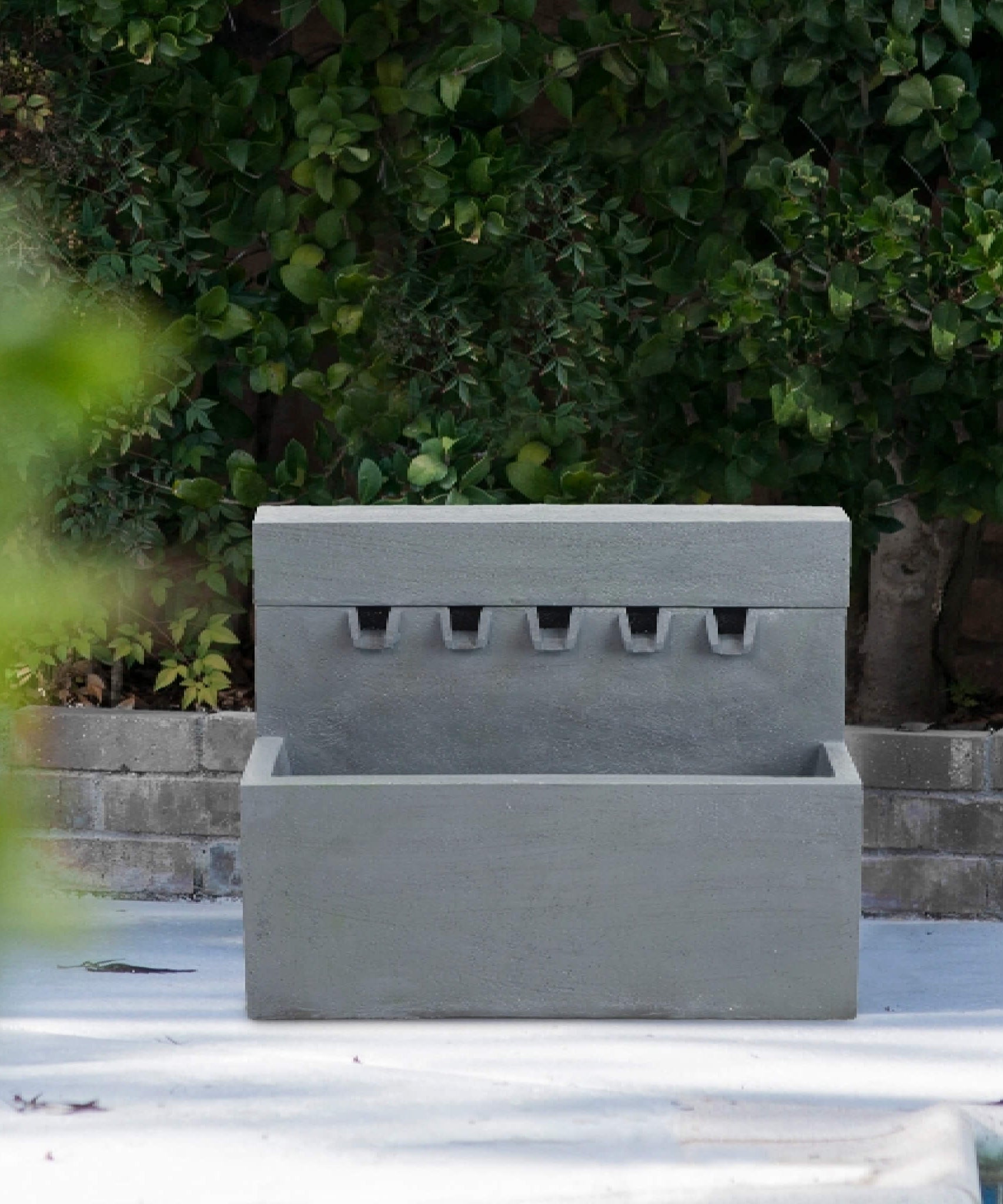 Alora Premium Outdoor Contemporary Modern Rectanglar Decorative Water Fountain, Gray (SAK09215)