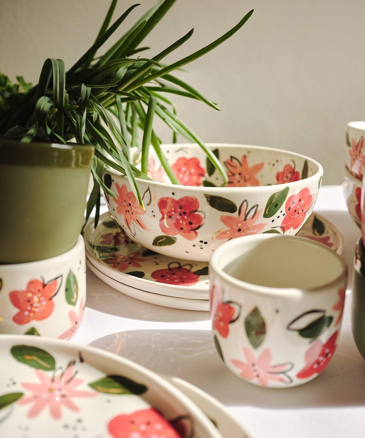 Handbemalte Blumensalatschale - Einzigartiges Porzellandesign