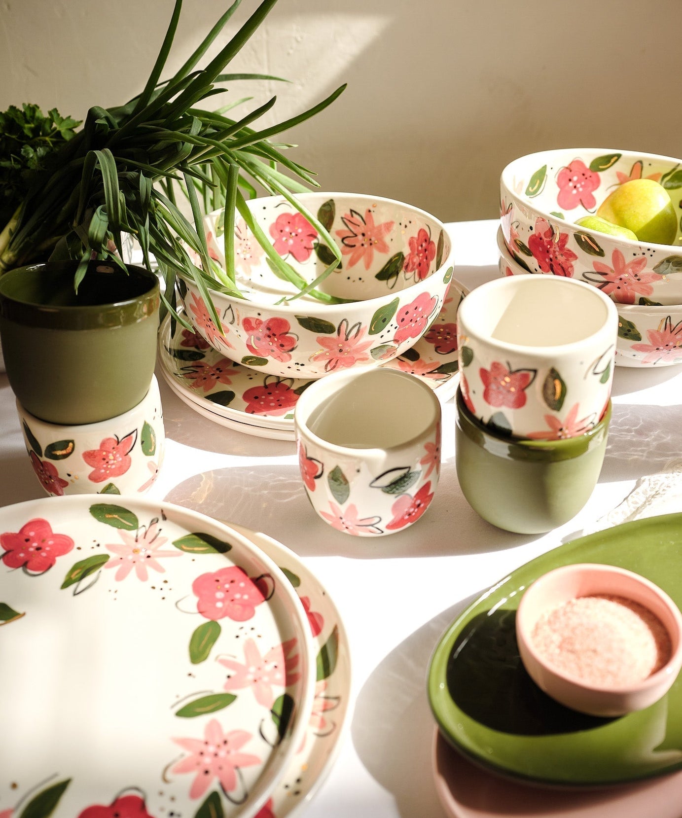Handbemalte Teller mit Blumenmotiv - Einzigartiges Porzellandesign